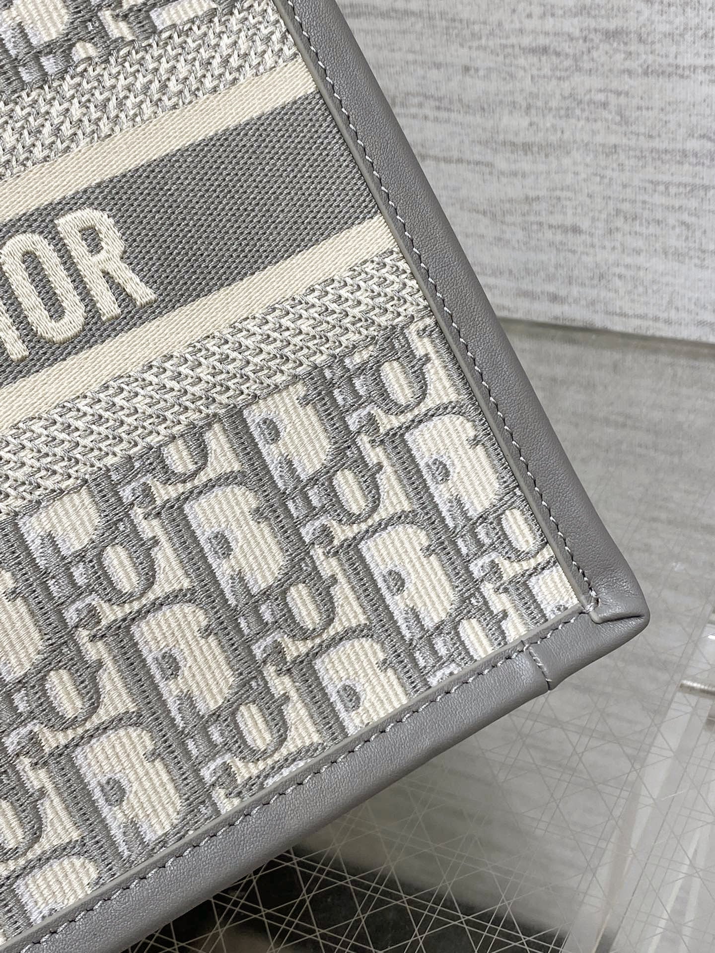 DO Medium Book Tote Gray Dior Oblique Embroidery and Calfskin