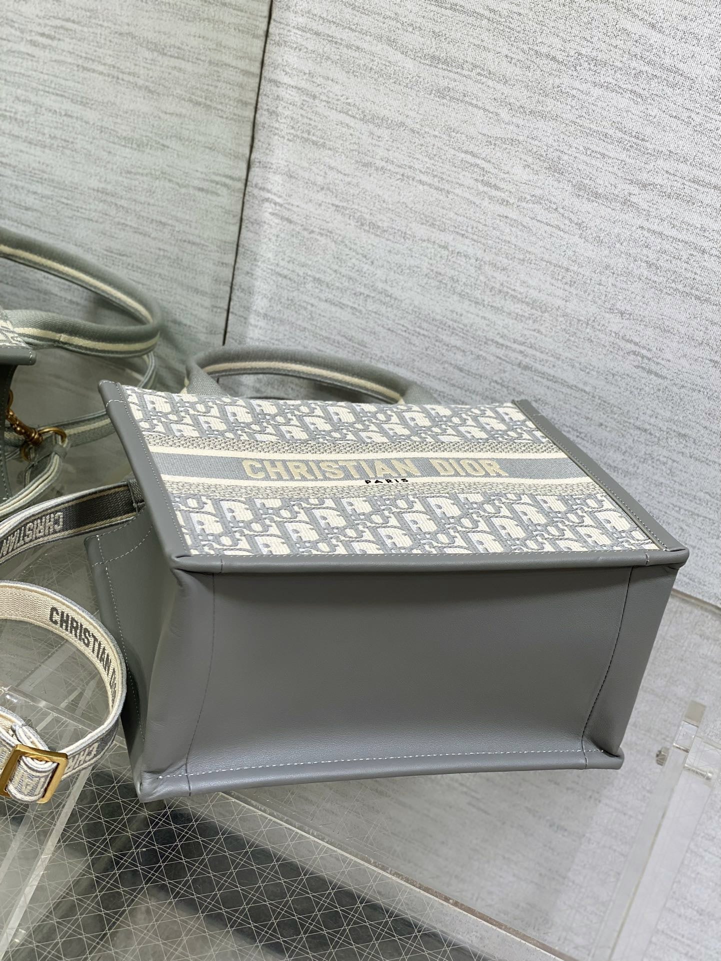 DO Medium Book Tote Gray Dior Oblique Embroidery and Calfskin