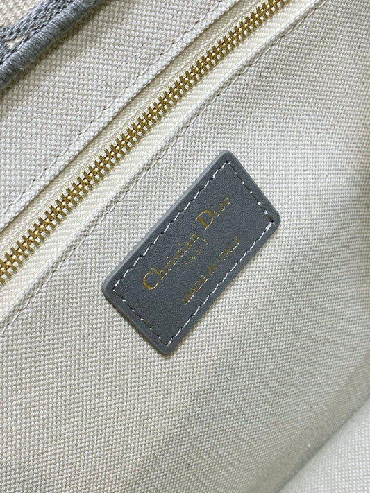 DO Medium Book Tote Gray Dior Oblique Embroidery and Calfskin