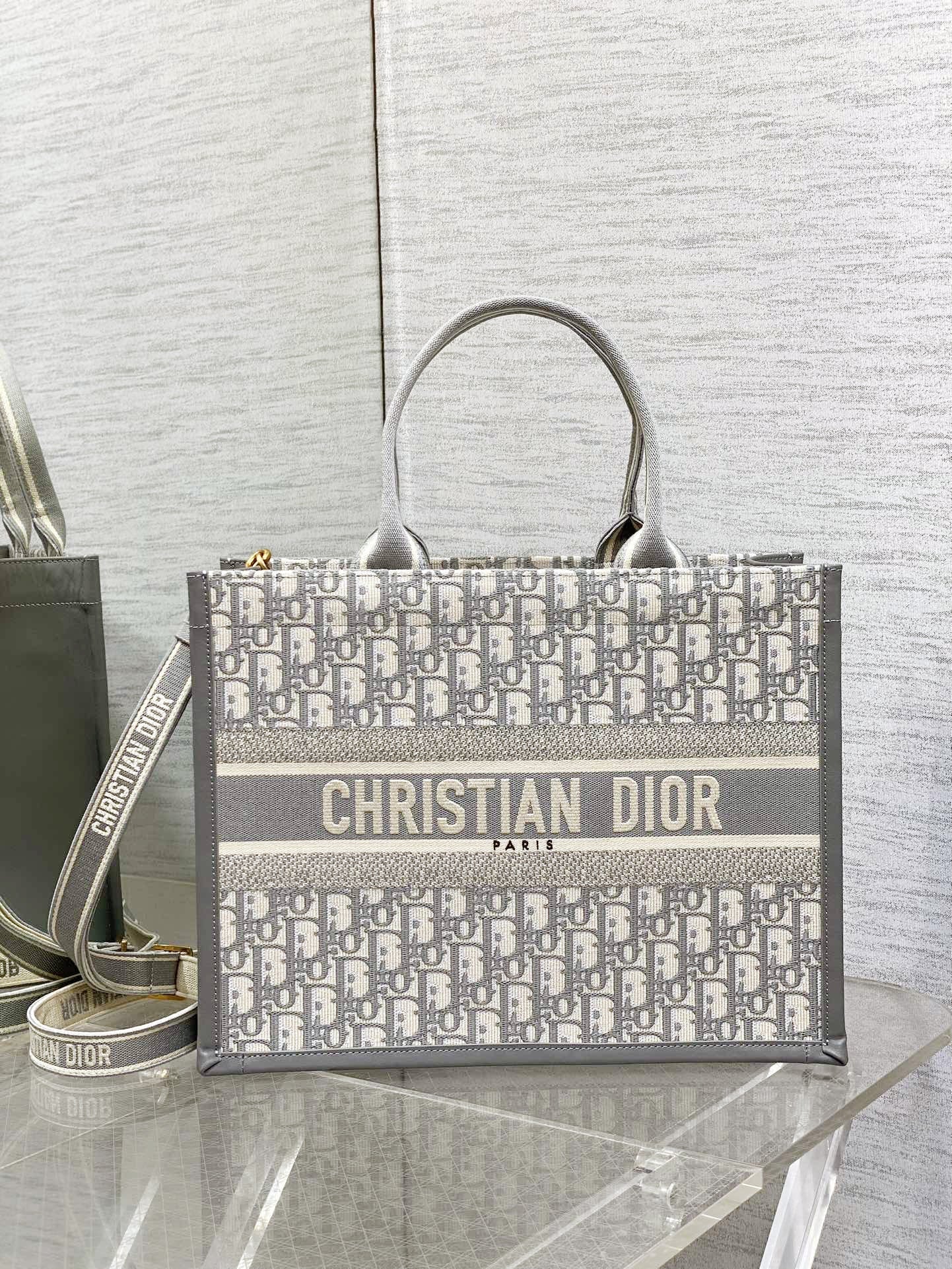 DO Medium Book Tote Gray Dior Oblique Embroidery and Calfskin