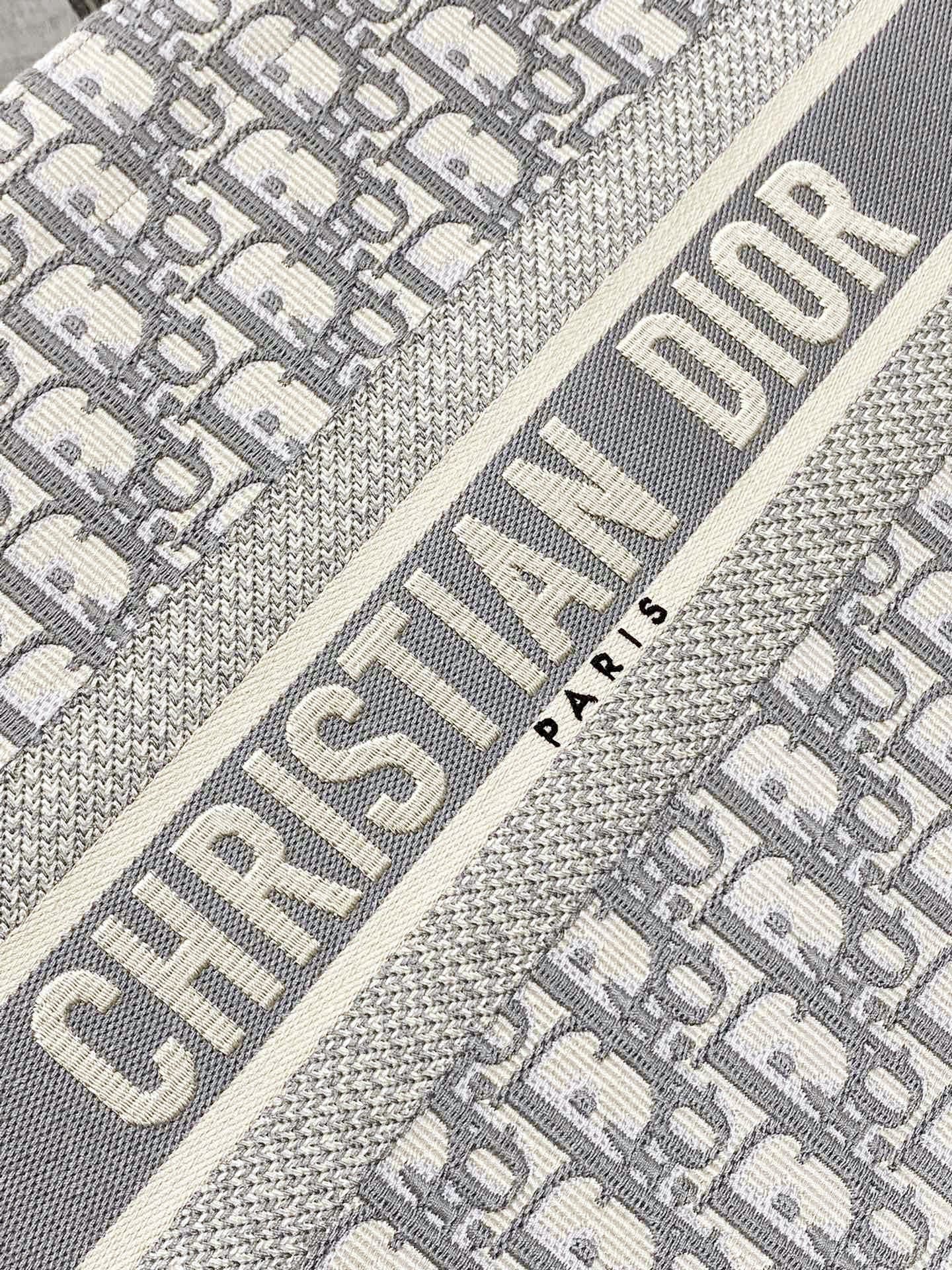 DO Medium Book Tote Gray Dior Oblique Embroidery and Calfskin