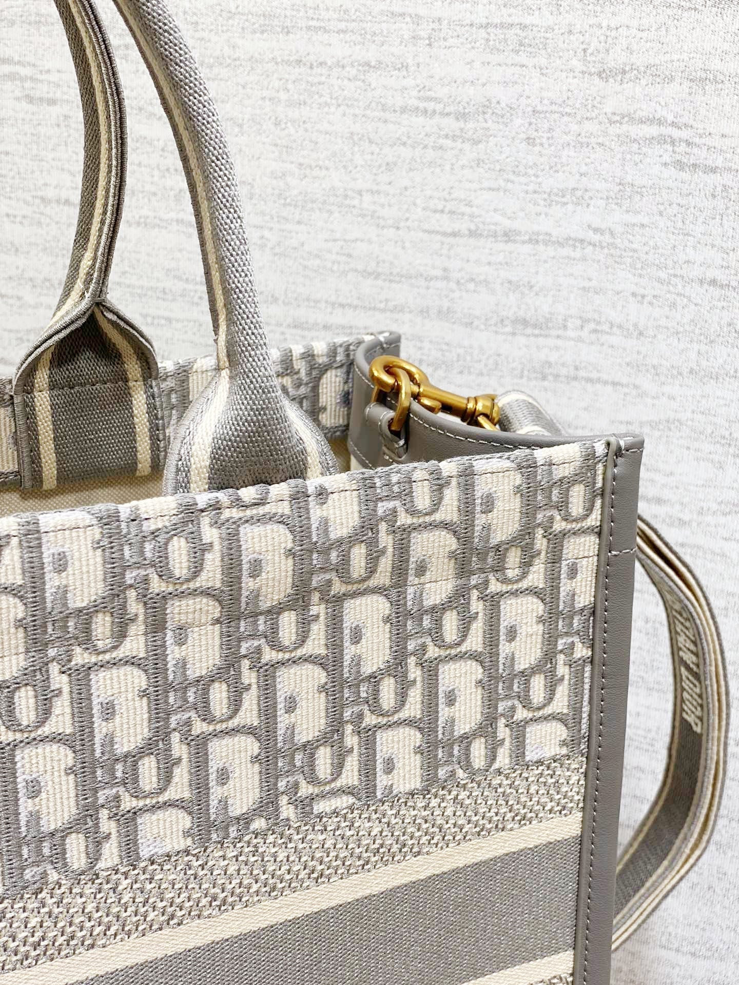 DO Medium Book Tote Gray Dior Oblique Embroidery and Calfskin