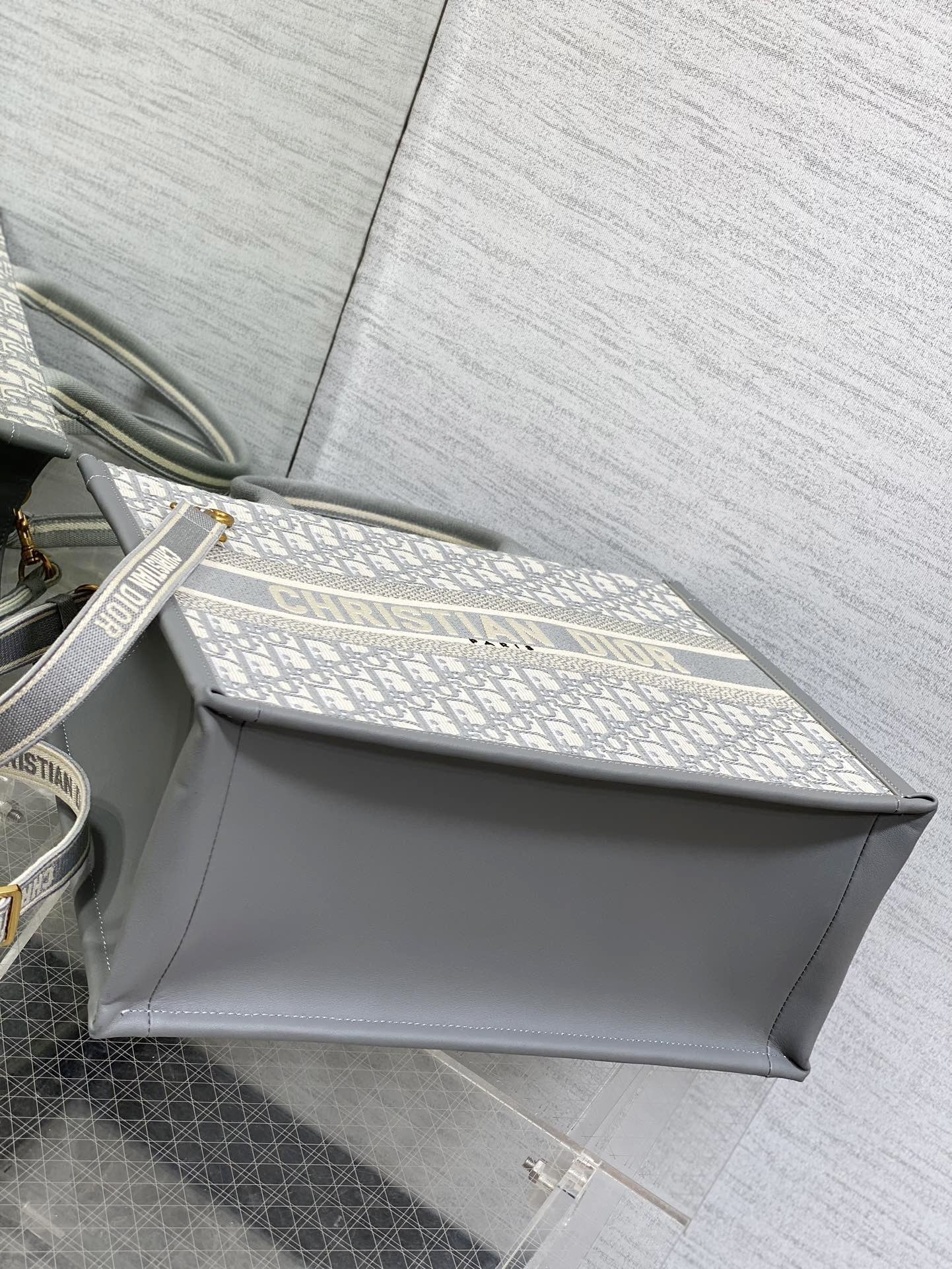 DO Medium Book Tote Gray Dior Oblique Embroidery and Calfskin