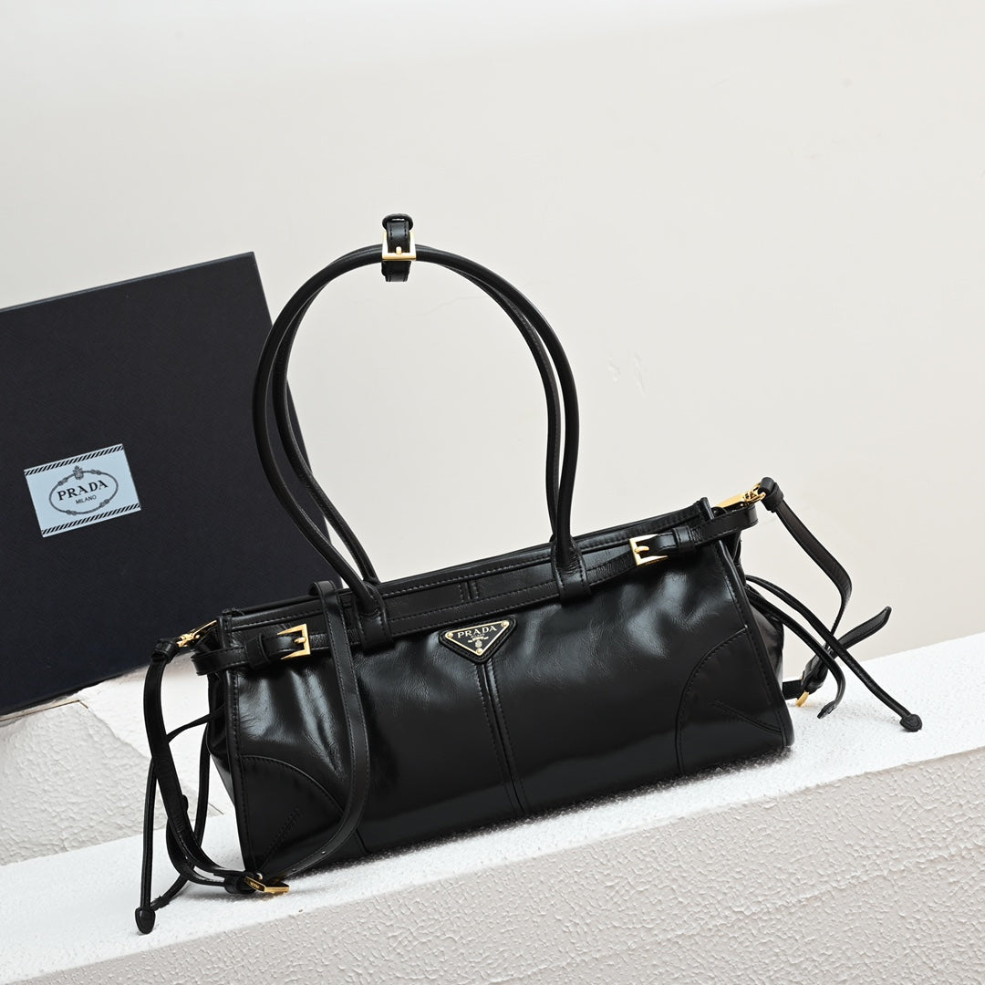 PD LuxSoft Medium leather handbag