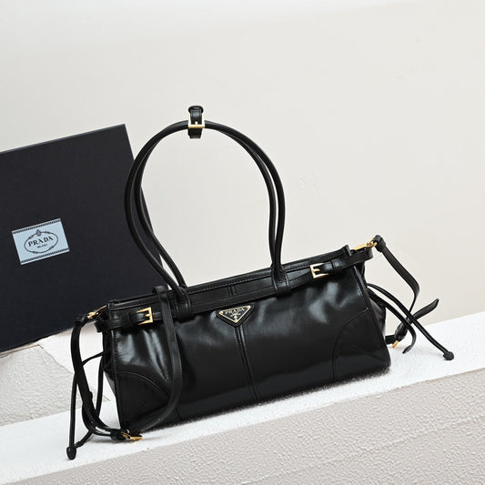 PD LuxSoft Medium leather handbag