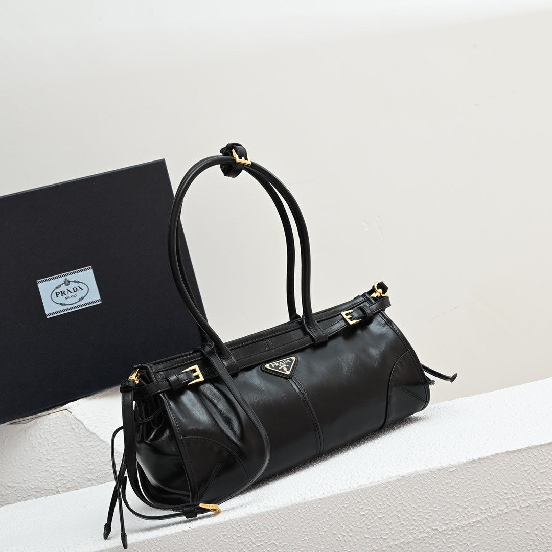 PD LuxSoft Medium leather handbag