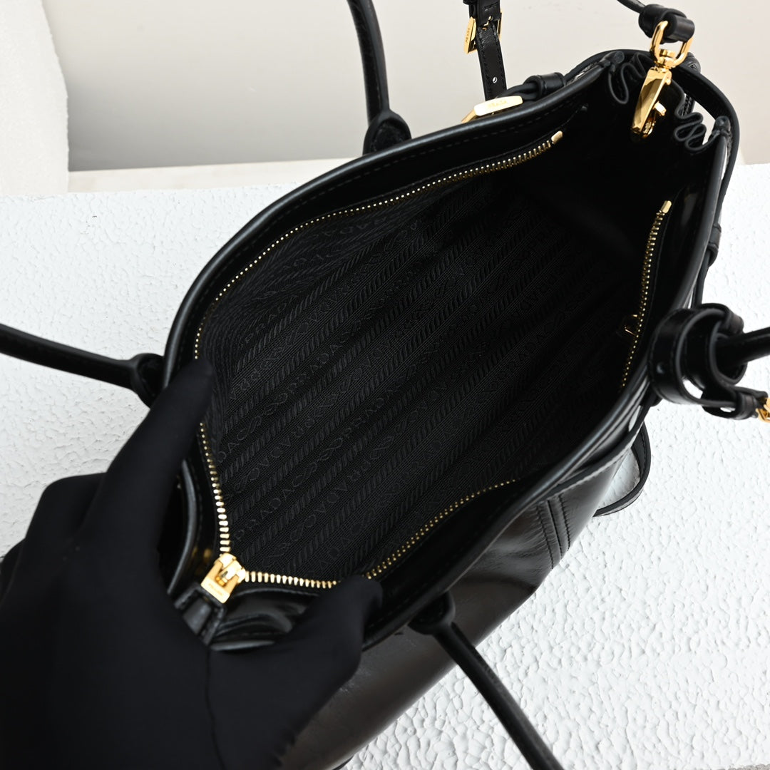 PD LuxSoft Medium leather handbag