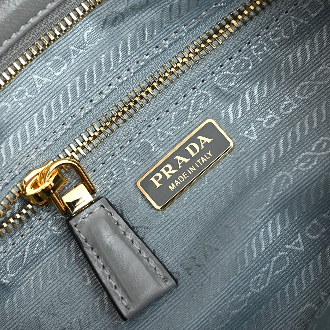 PD LuxSoft Medium leather handbag