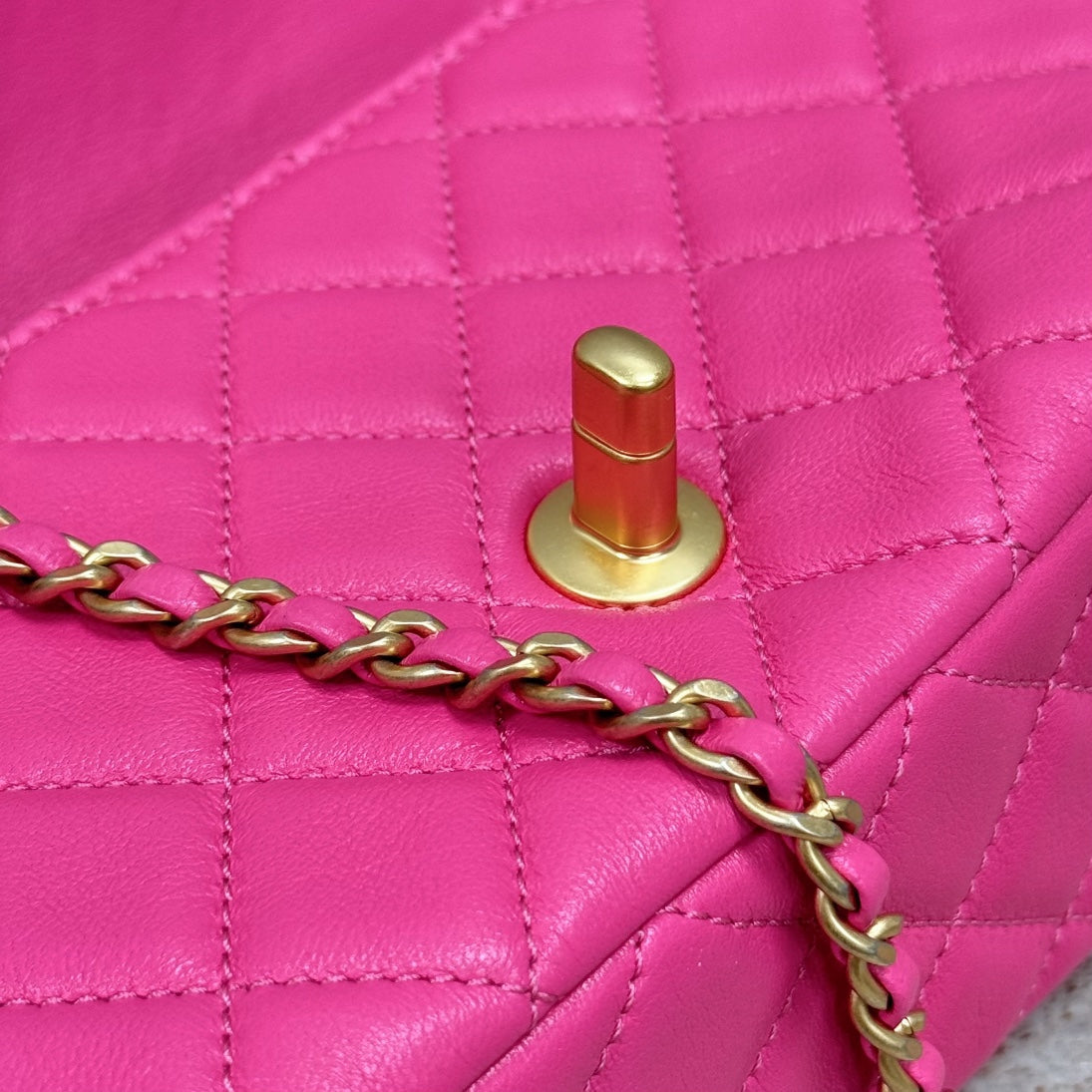 CH CF20 Golden Globe CLASSIC HANDBAG  Lambskin Rose Red