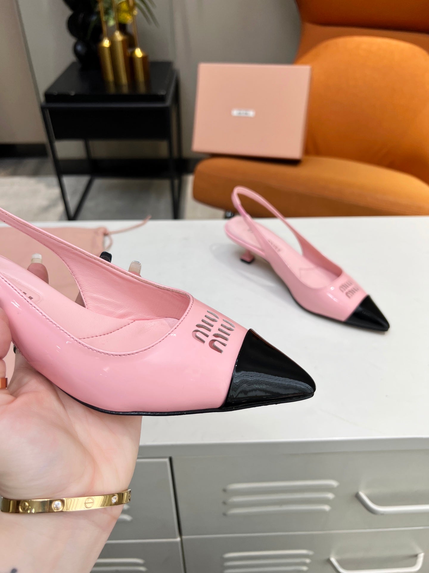MI Slingback pump