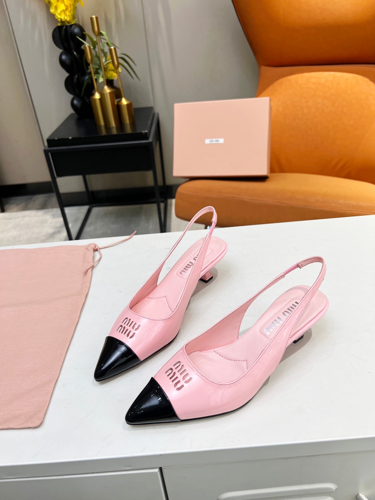 MI Slingback pump
