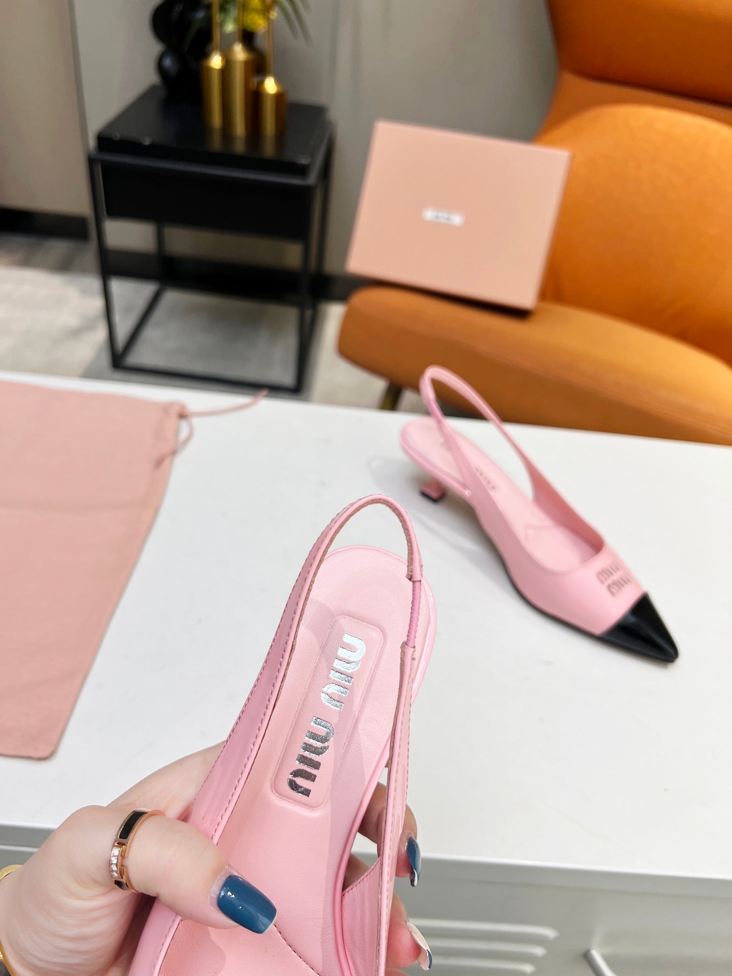 MI Slingback pump