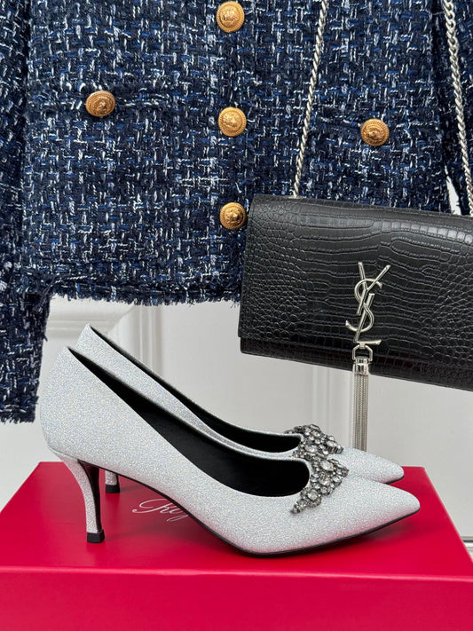 R Vi rhinestone pump