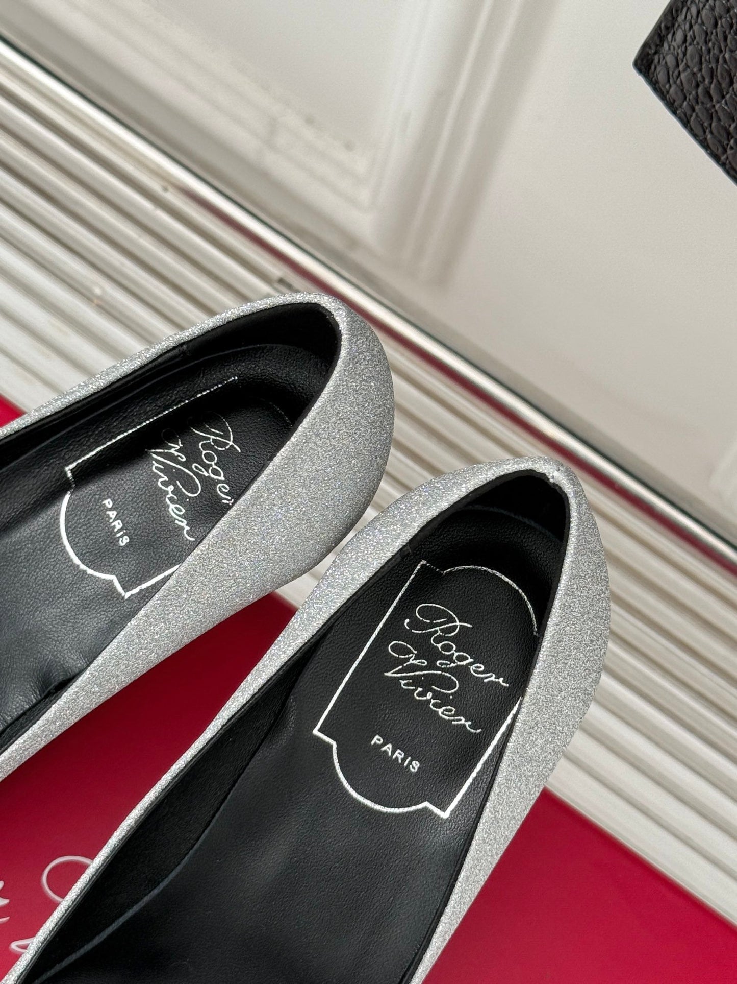 R Vi rhinestone pump