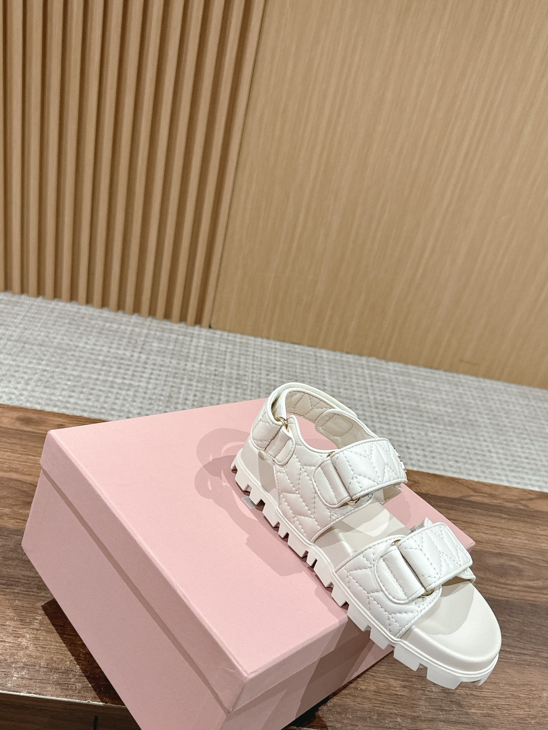 𝐌𝐈*𝐌𝐈* New sandals