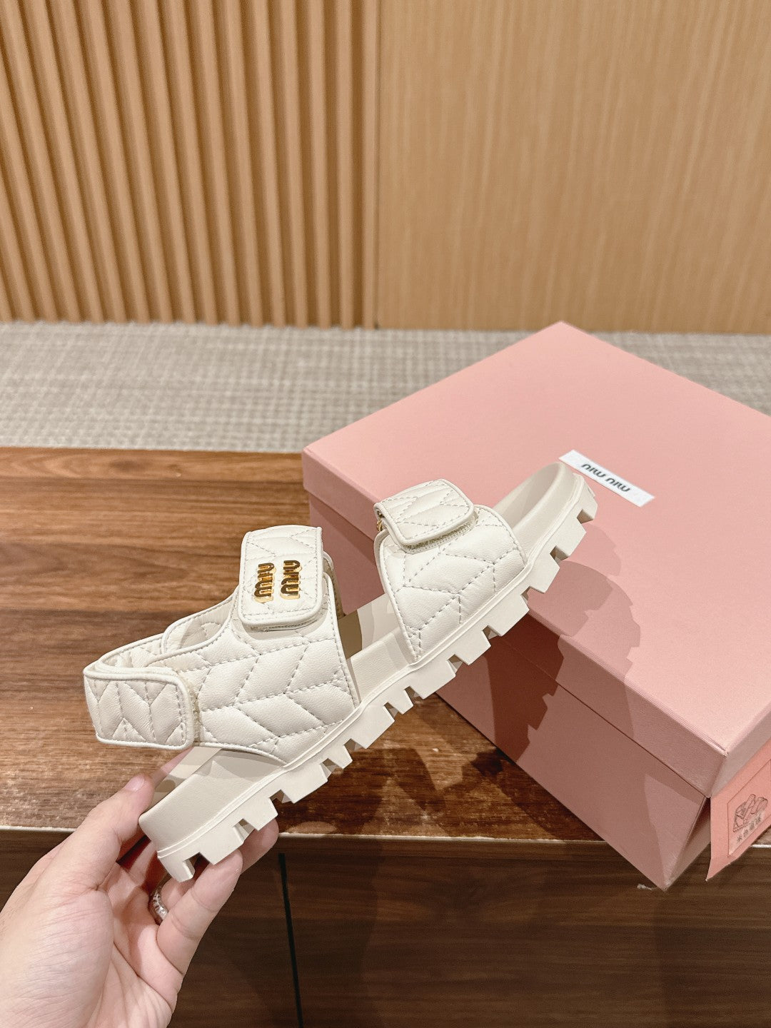 𝐌𝐈*𝐌𝐈* New sandals