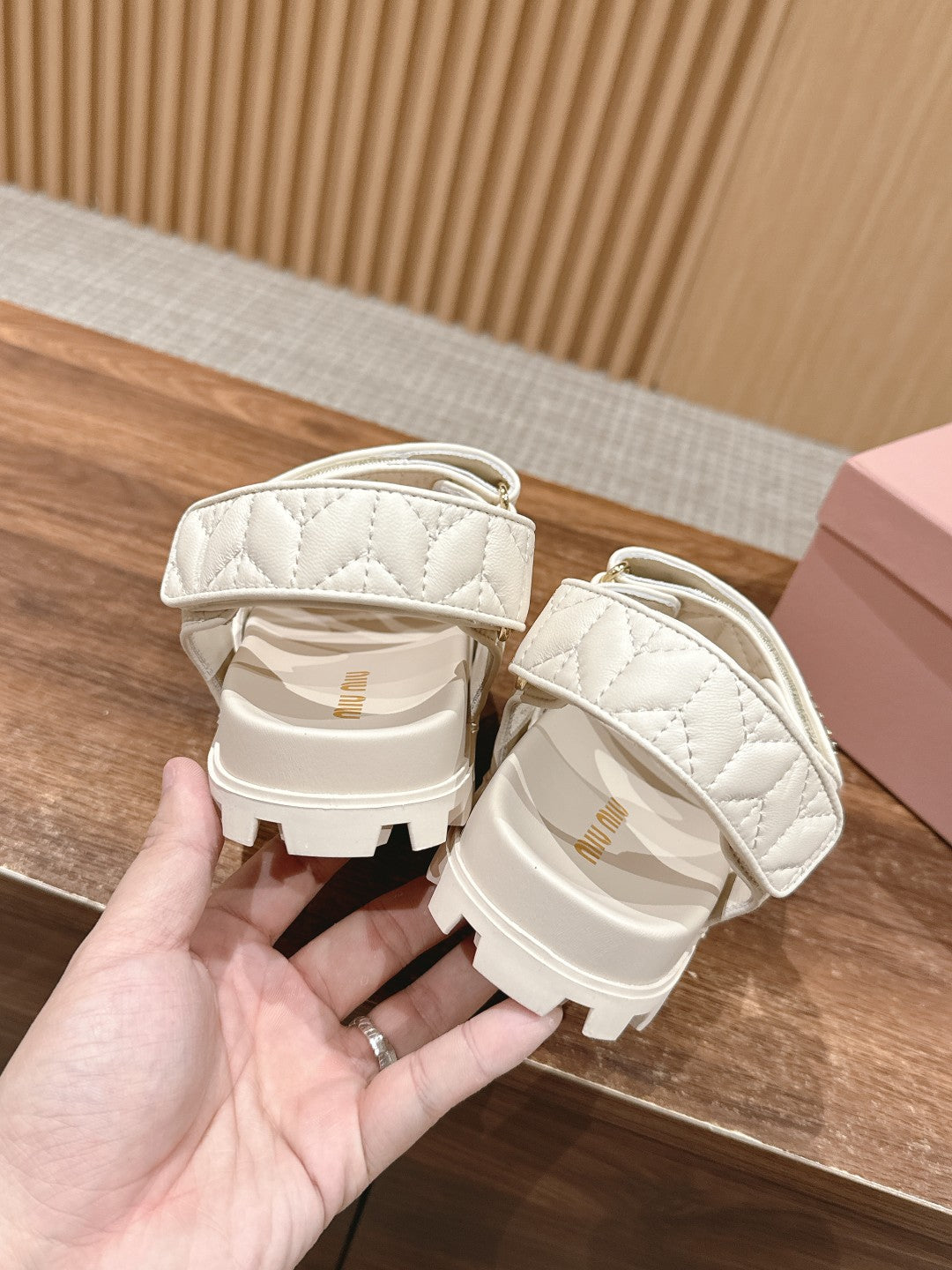 𝐌𝐈*𝐌𝐈* New sandals