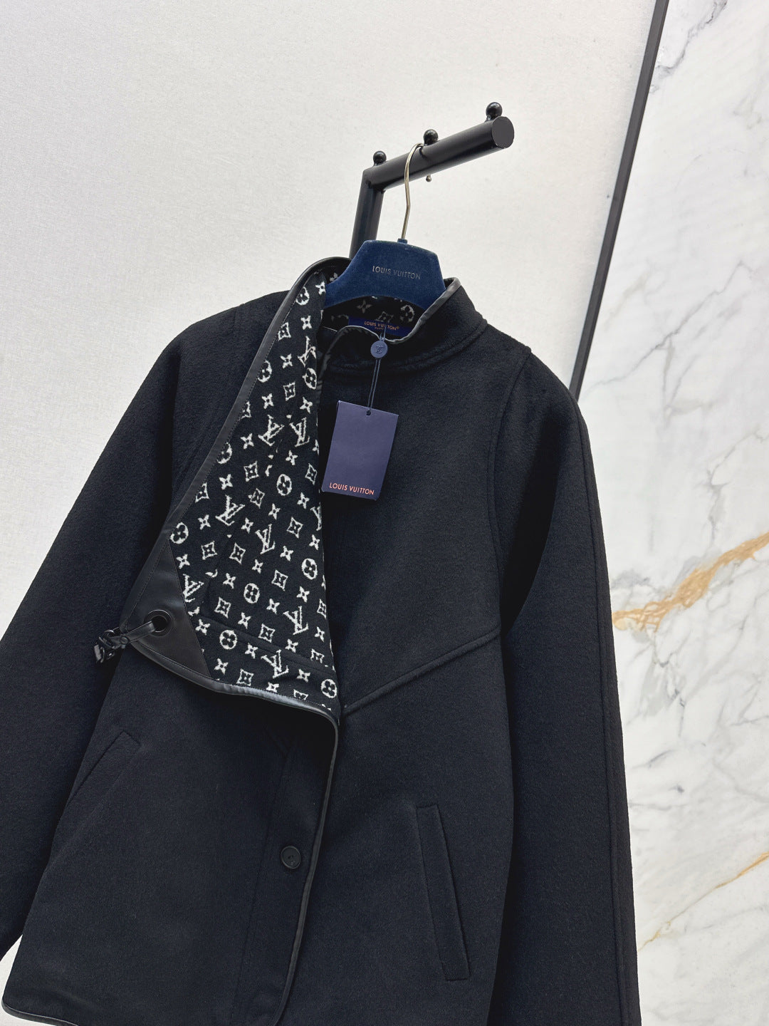 Louis 25fw Cropped Cape Coat