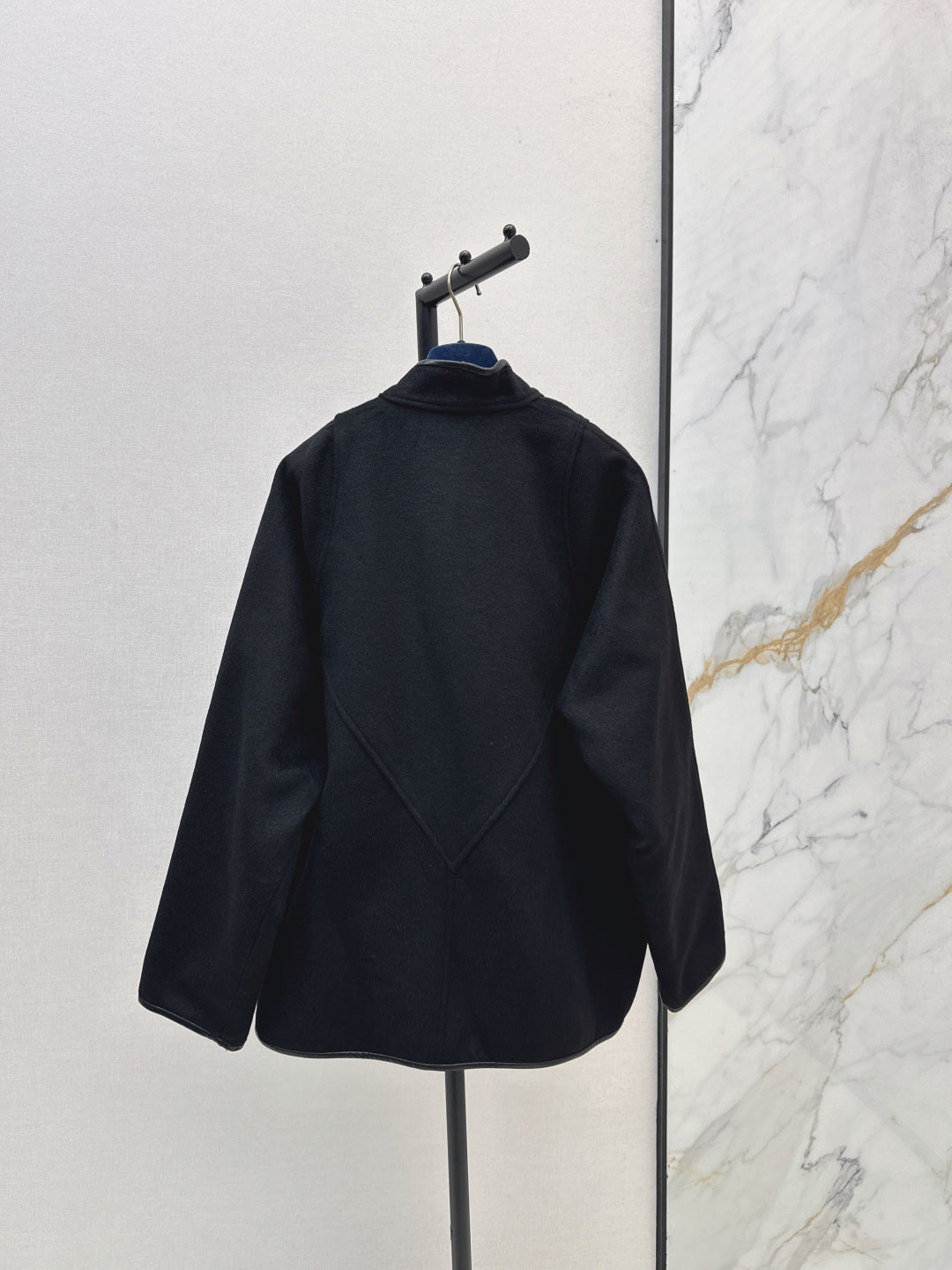 Louis 25fw Cropped Cape Coat