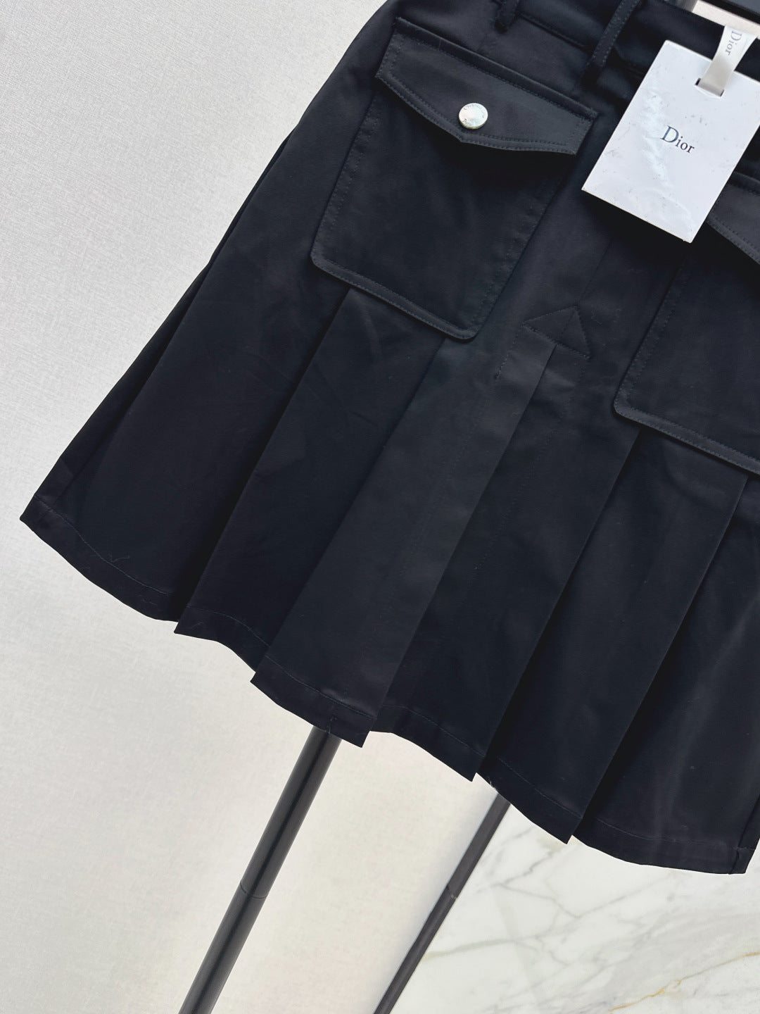 CD 25fw pleated skirt