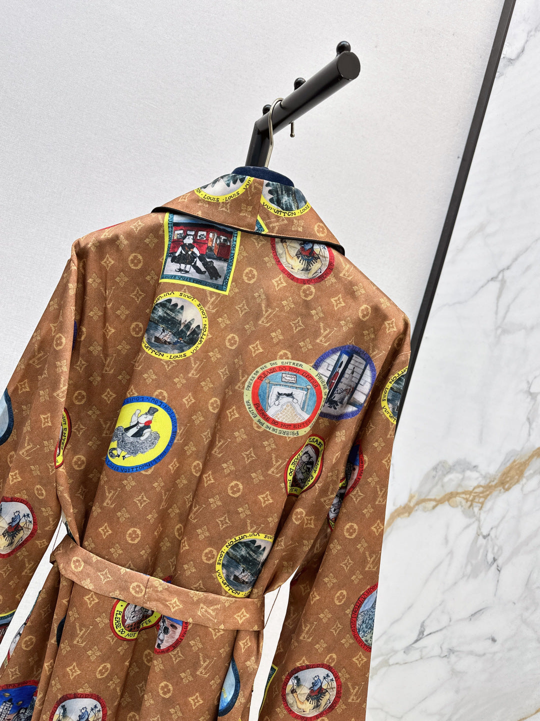 Louis 25fw Nightgown-style trench coat