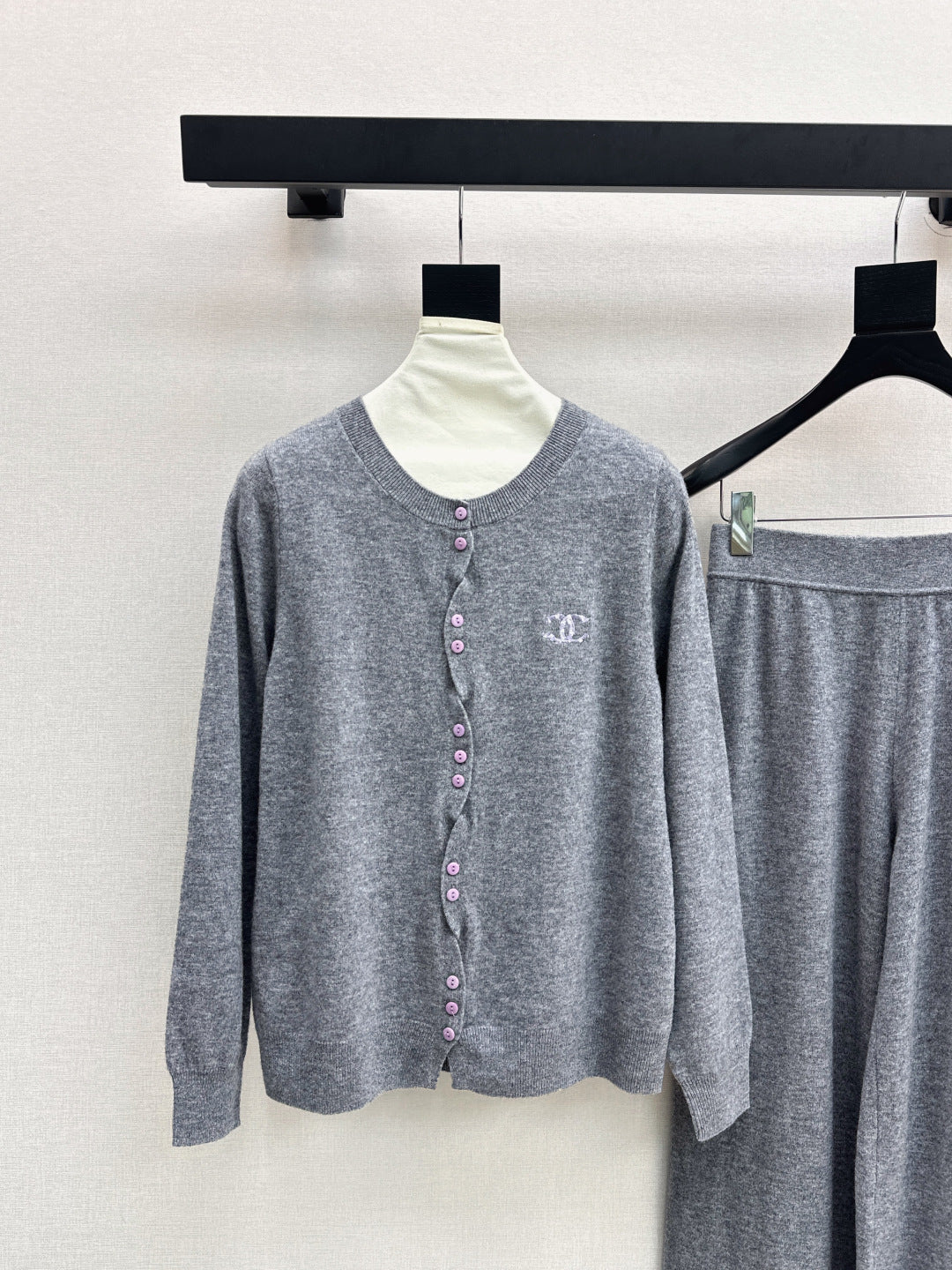 CD New embroidered cardigan set