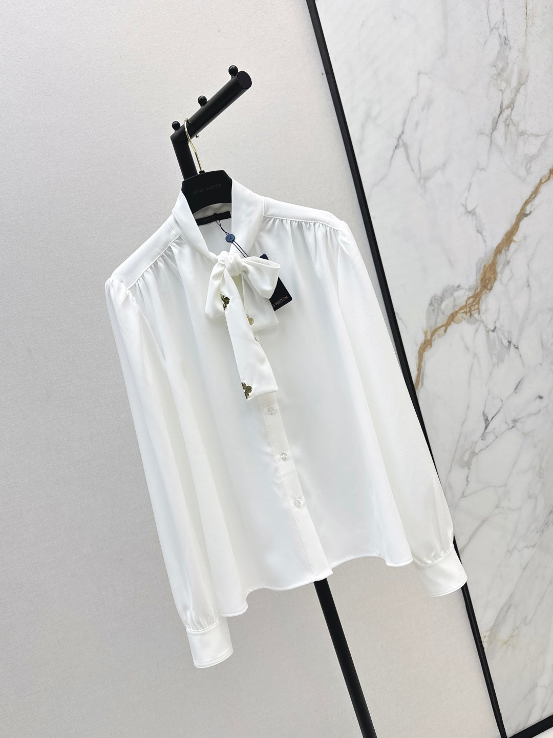 Louis  New ribbon shirt