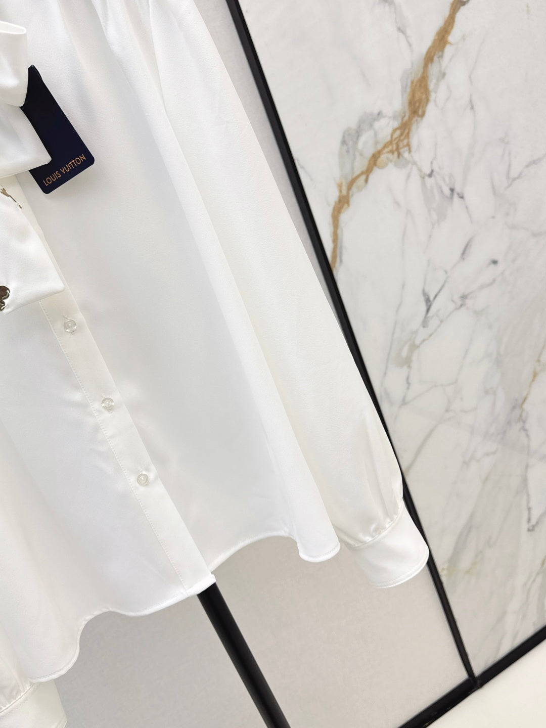 Louis  New ribbon shirt