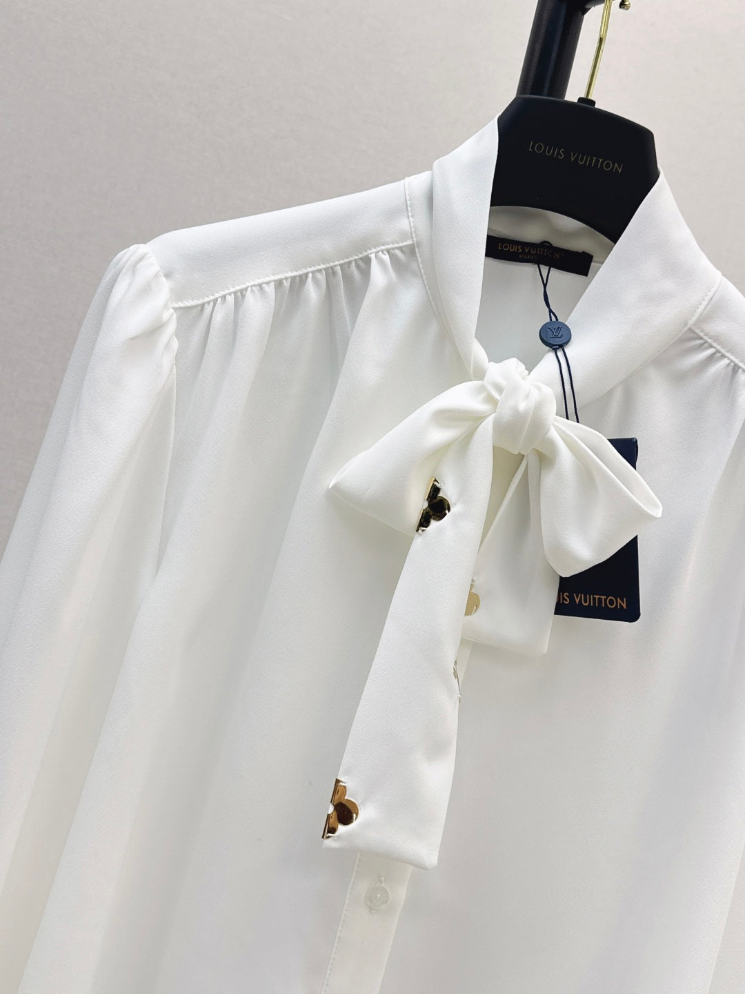 Louis  New ribbon shirt