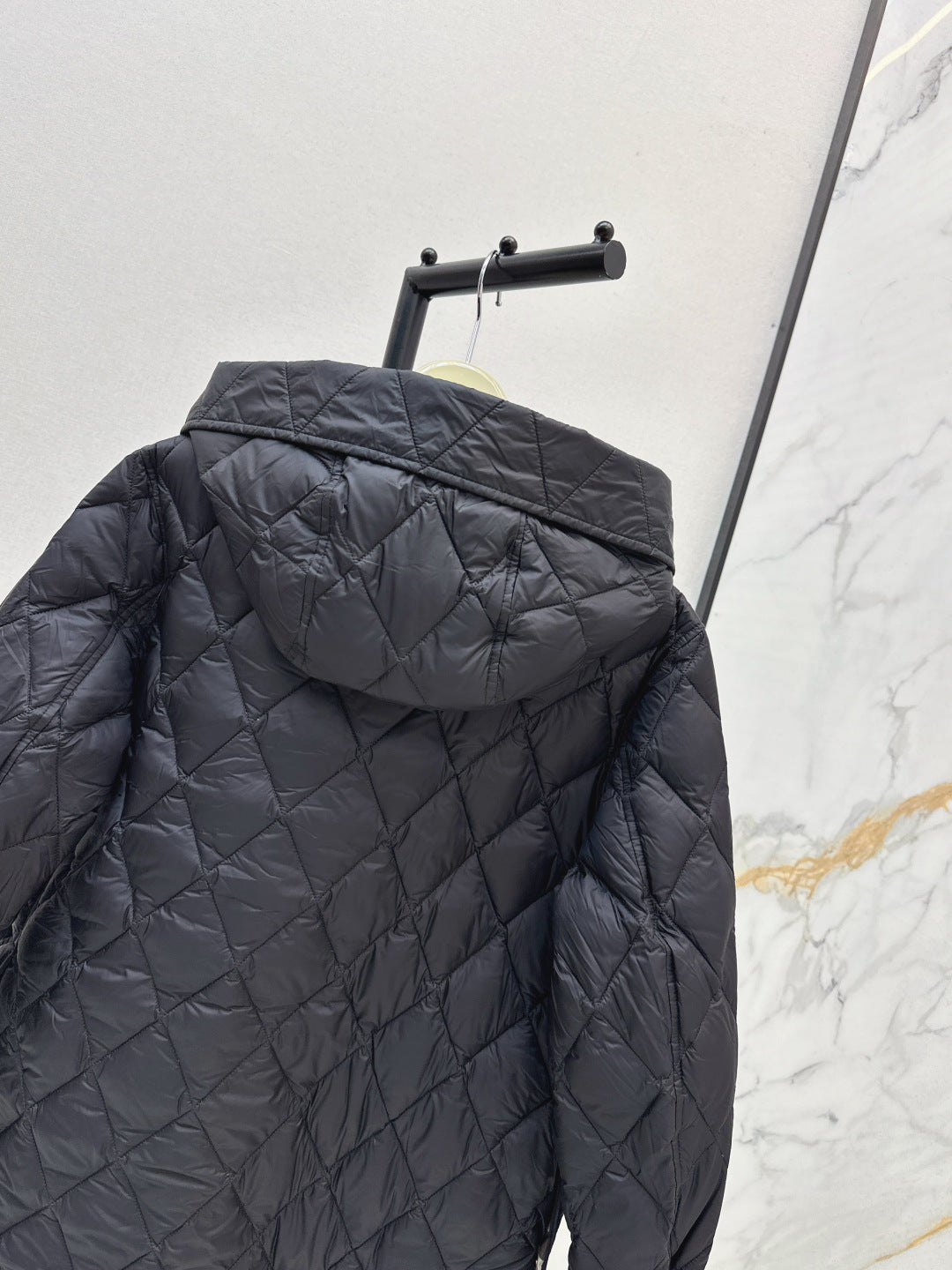 Bur New Diamond-patterned mid-length down jacket