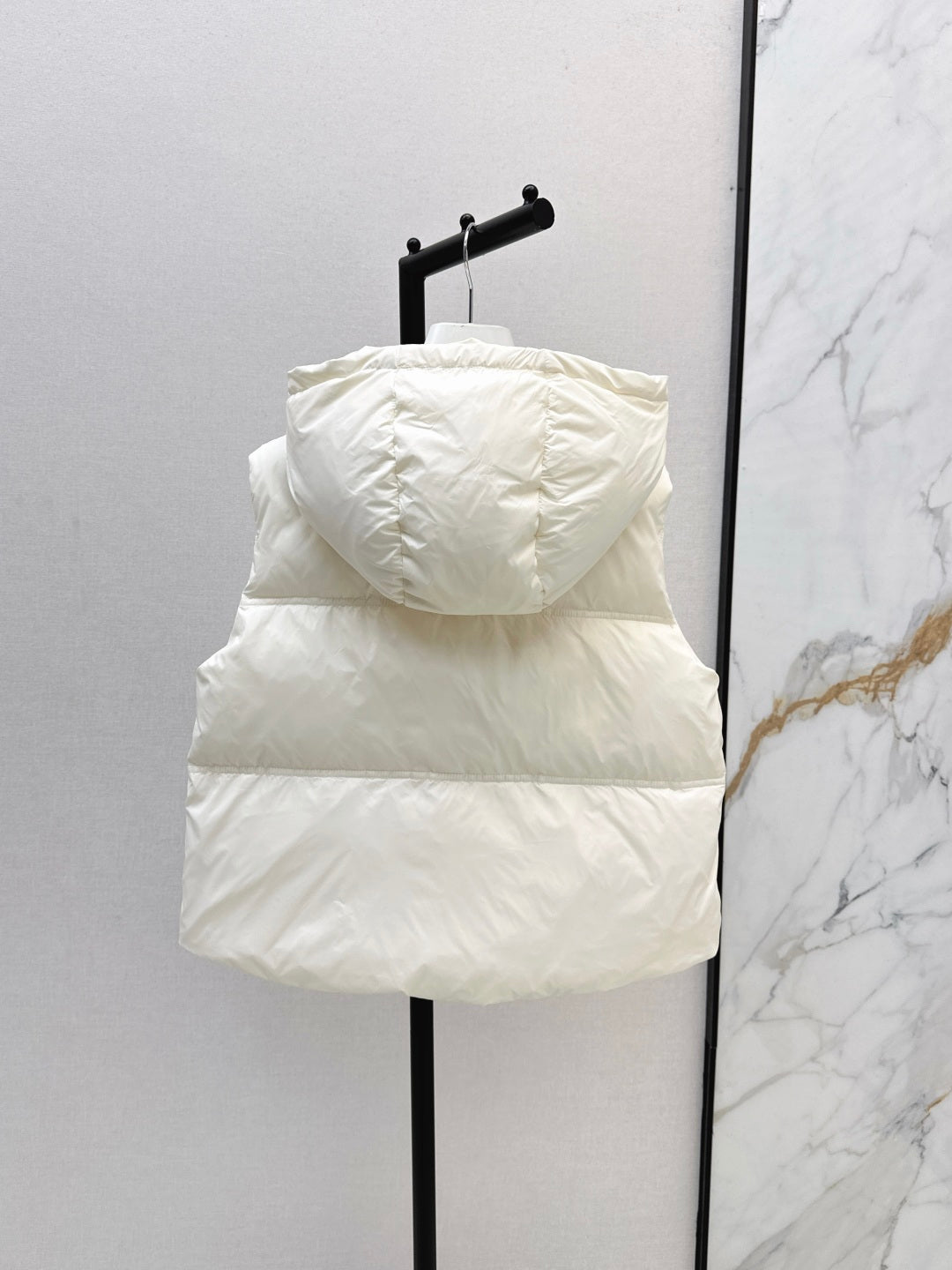 Monc  New Short stand collar down vest