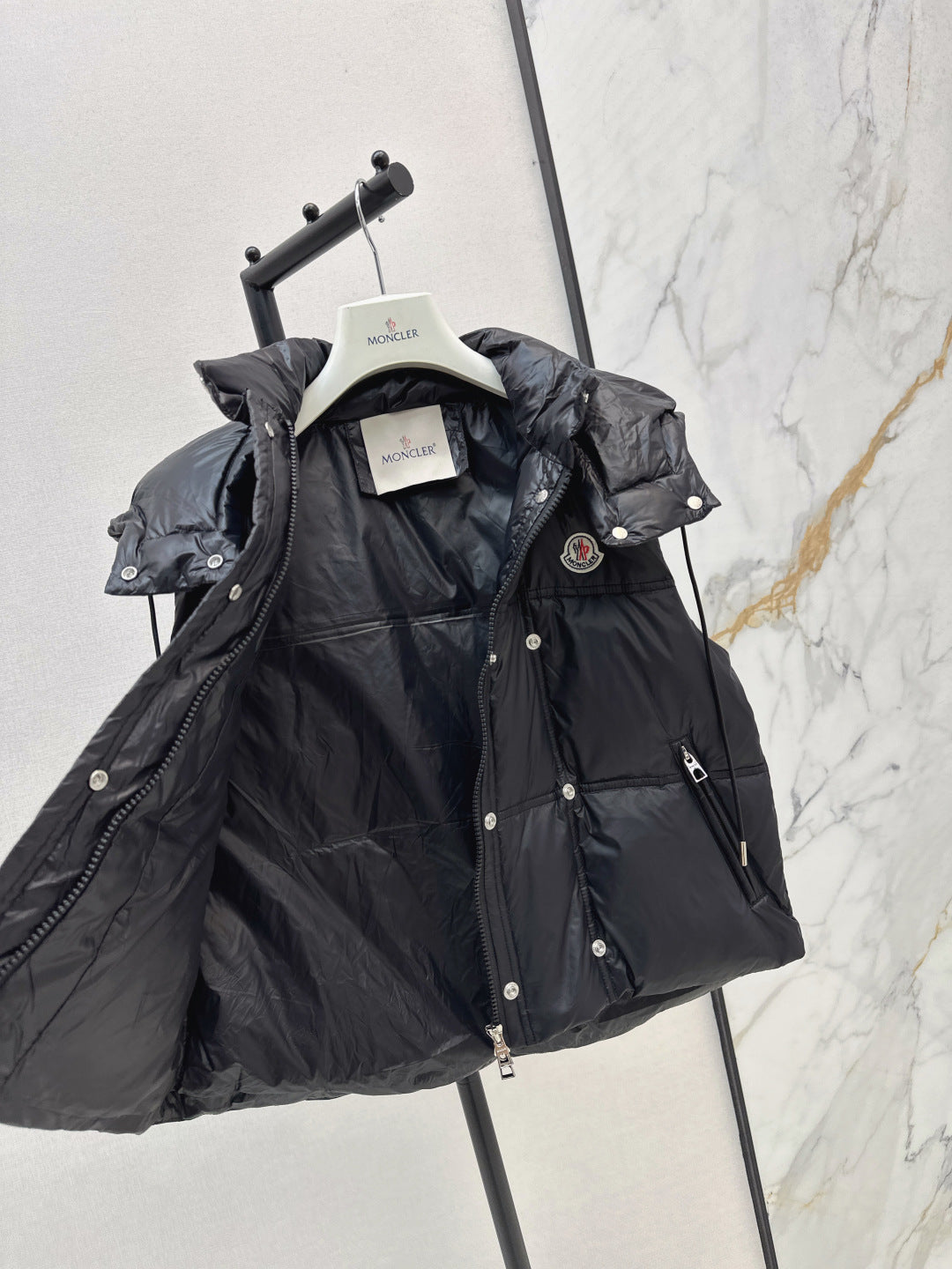 Monc  New Short stand collar down vest