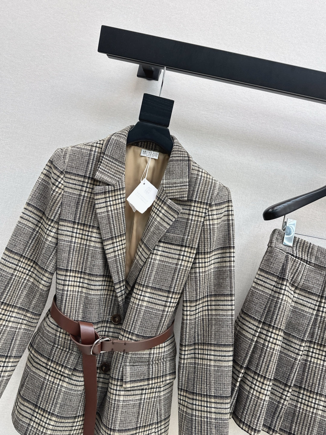 Brune New plaid suit