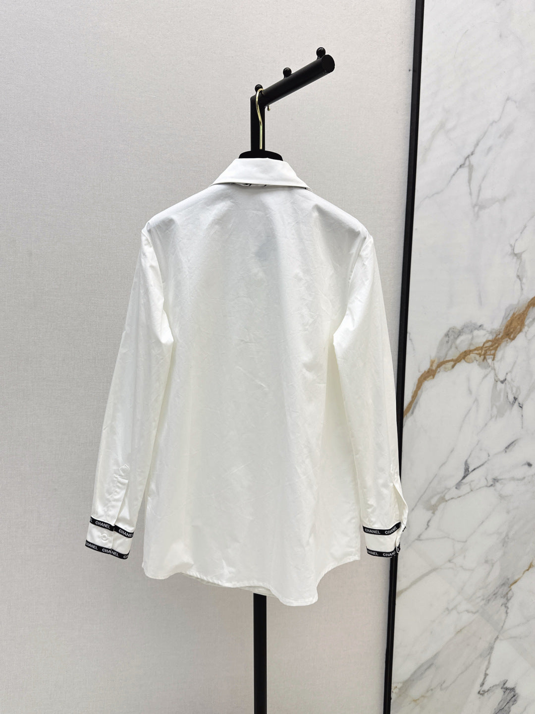 Chan New scarf-decorated shirt