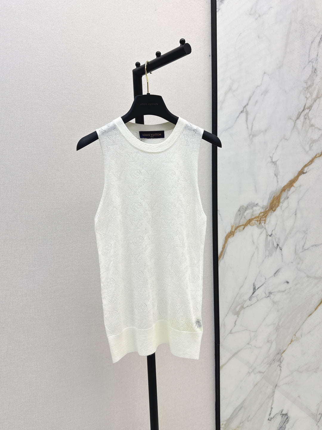 Louis New sleeveless vest