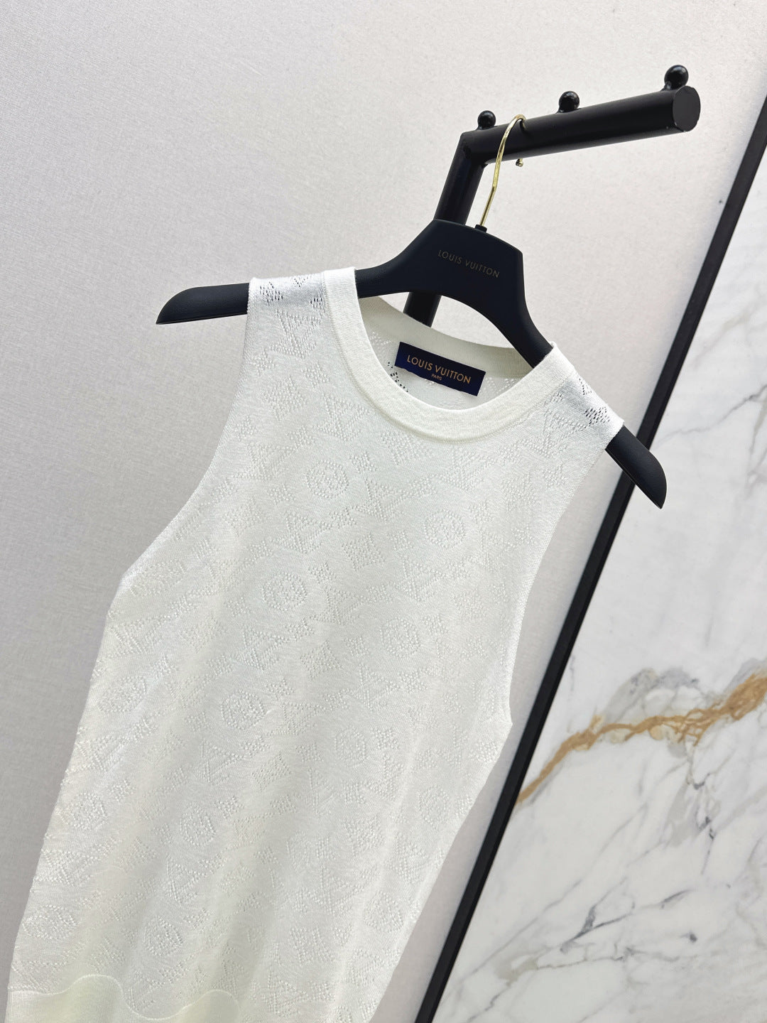 Louis New sleeveless vest