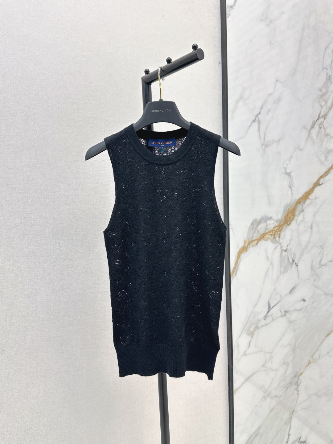 Louis New sleeveless vest