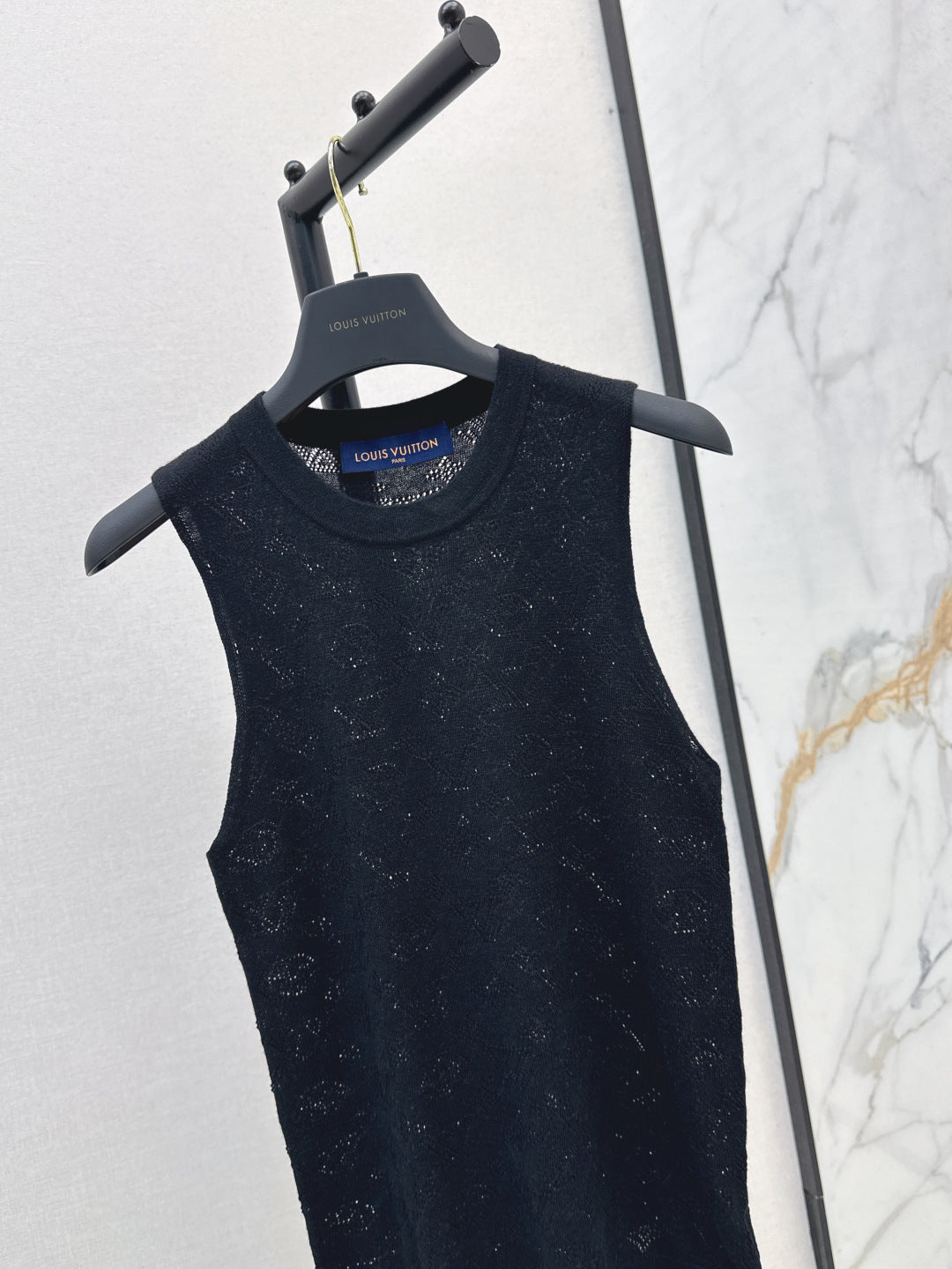 Louis New sleeveless vest