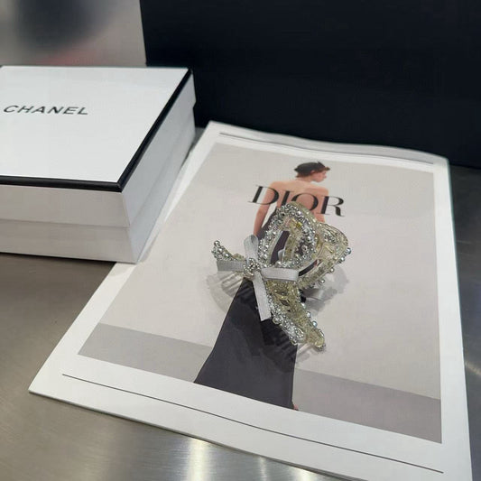 Chan New small fragrant gripper