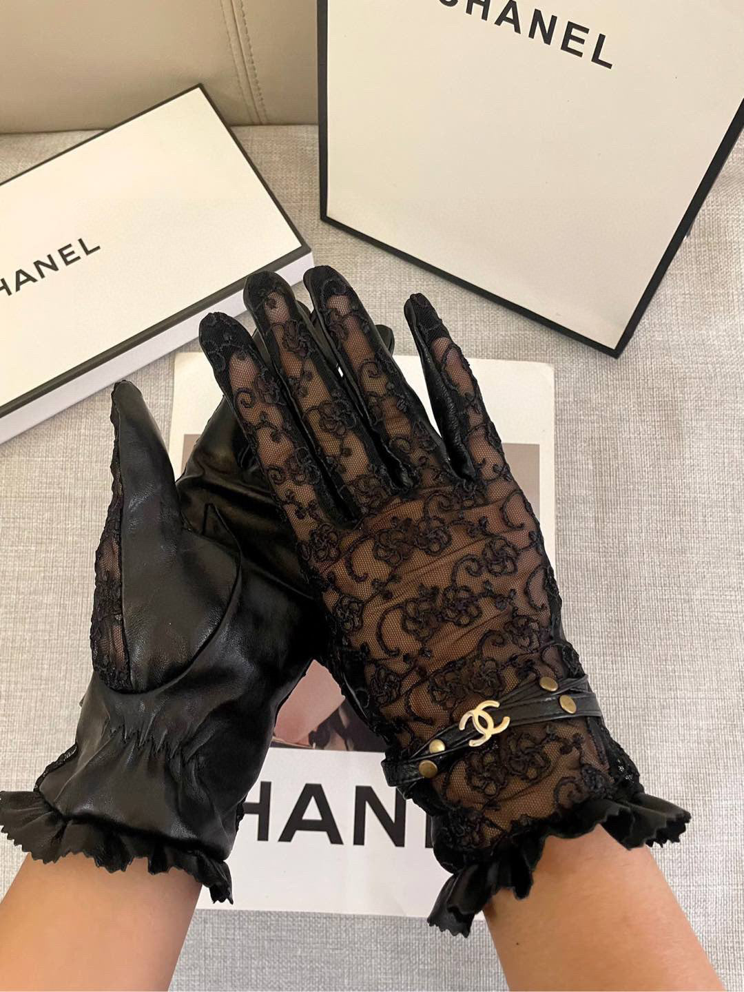 Chan Latest lace mesh fashion gloves