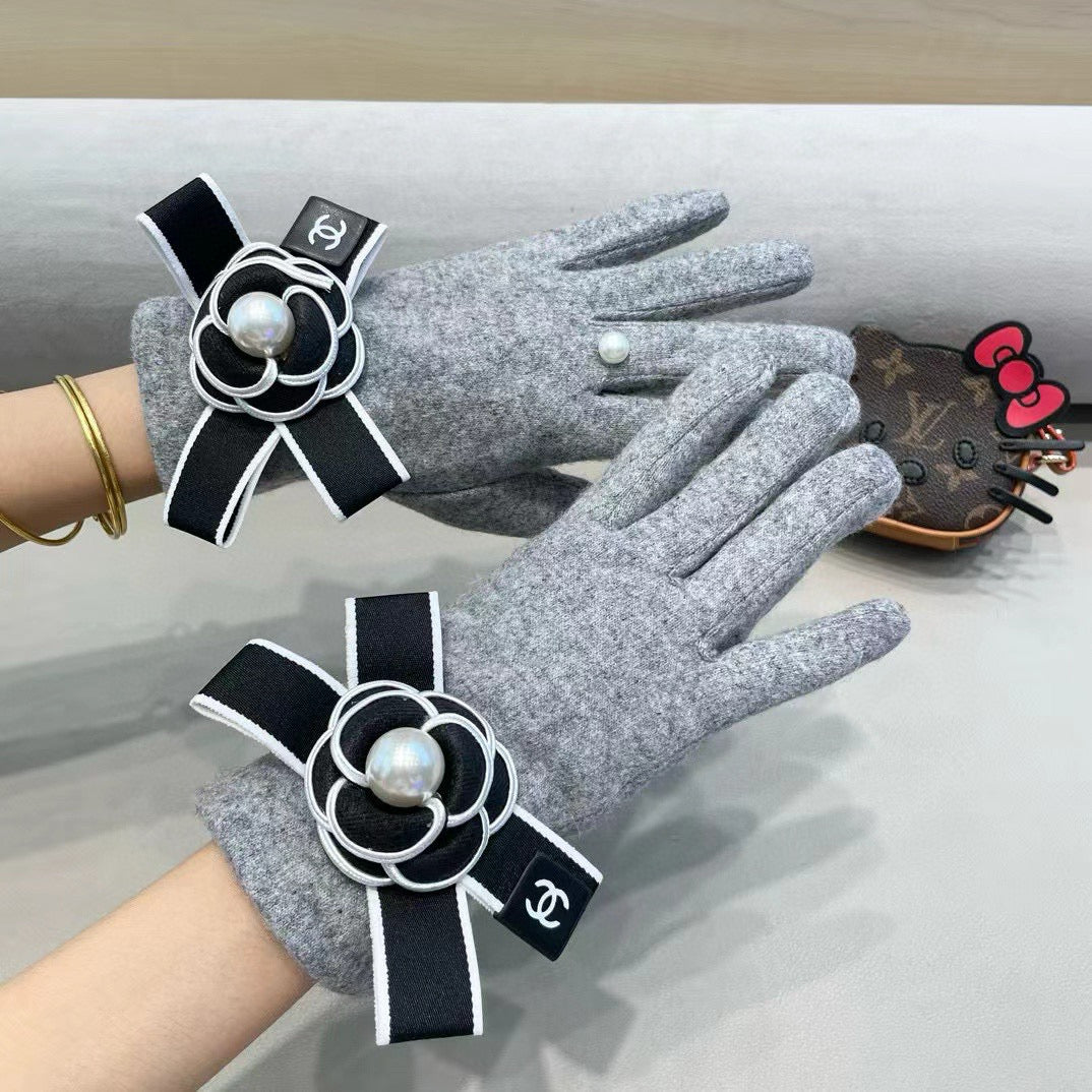 Chan wool gloves