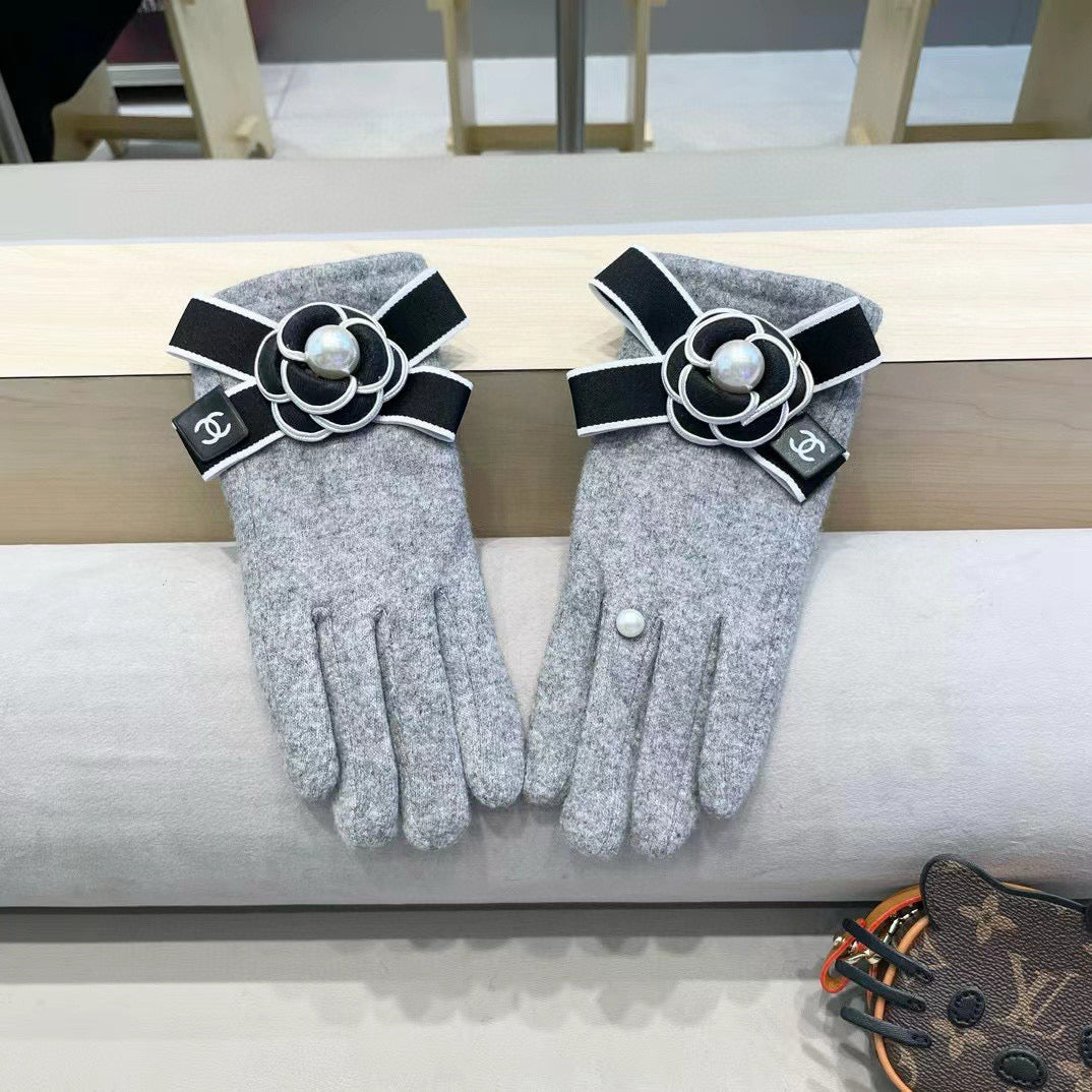 Chan wool gloves