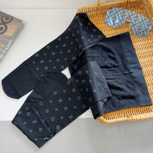 Louis letter print stockings