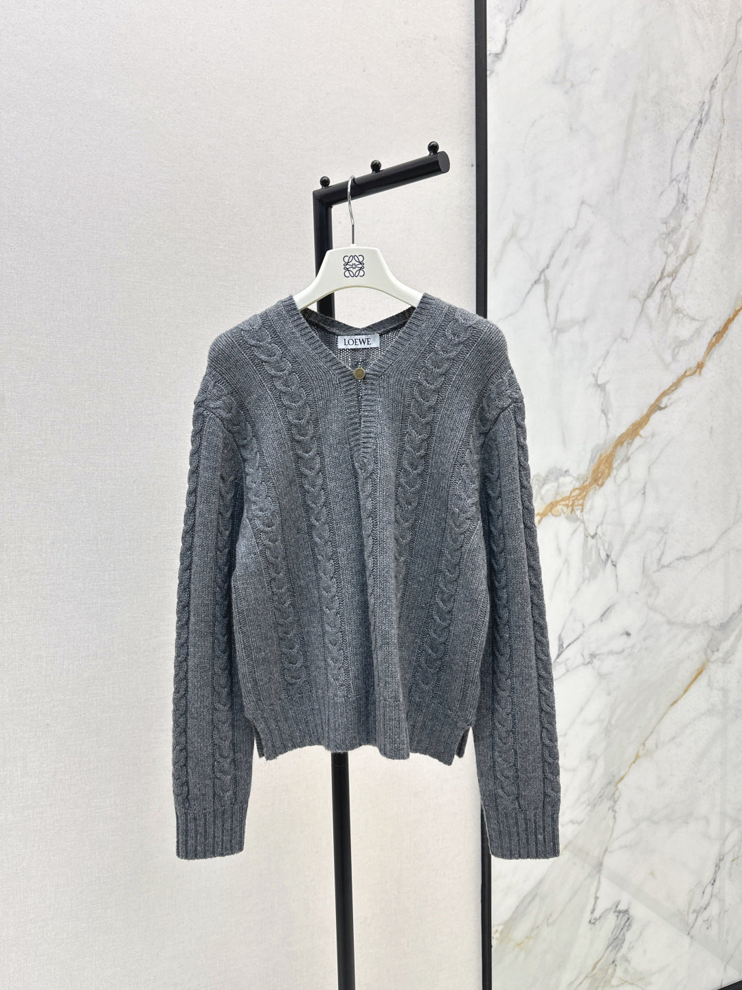 Loe NEW V-neck sweater