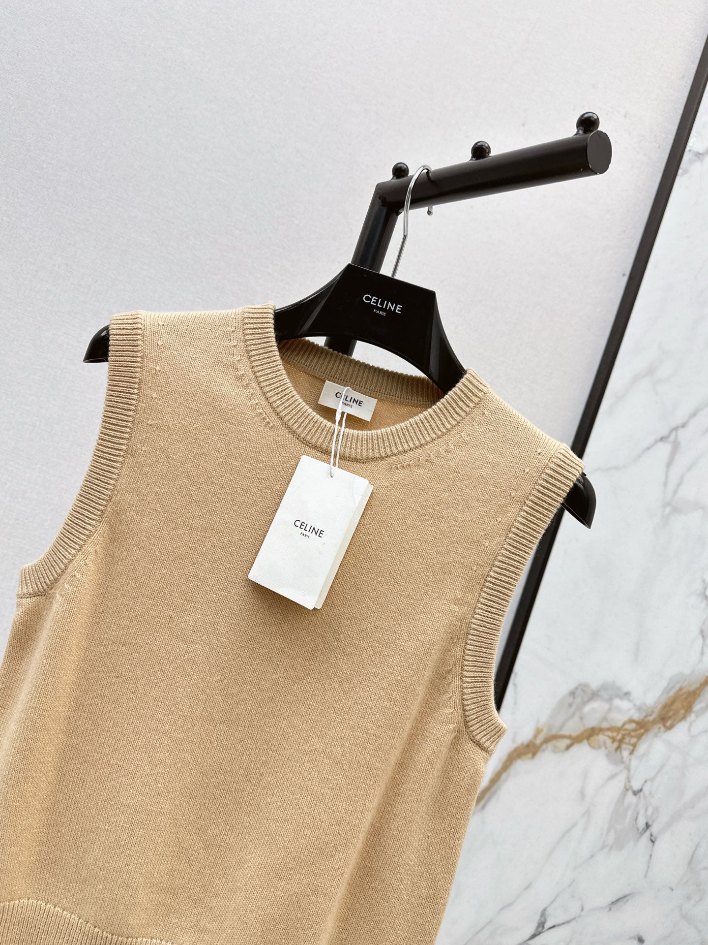 Ce1i NEW sleeveless sweater