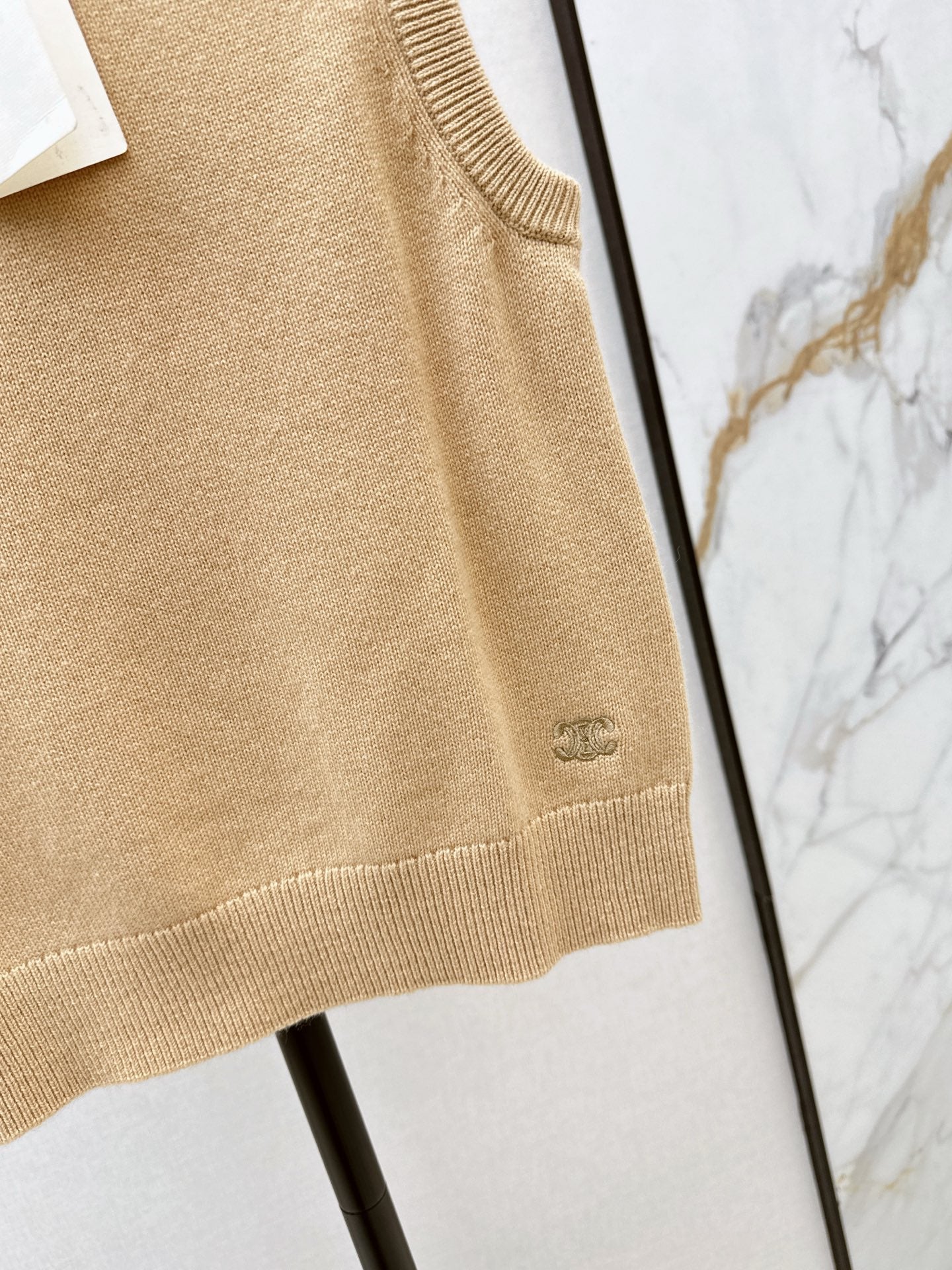 Ce1i NEW sleeveless sweater