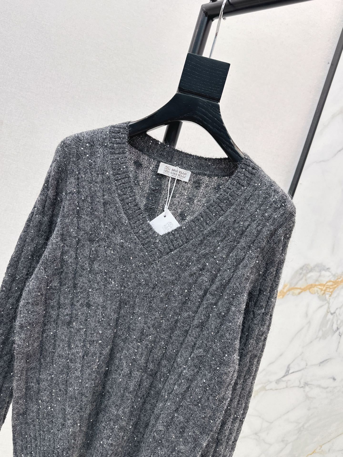 Brun NEW V-neck sweater