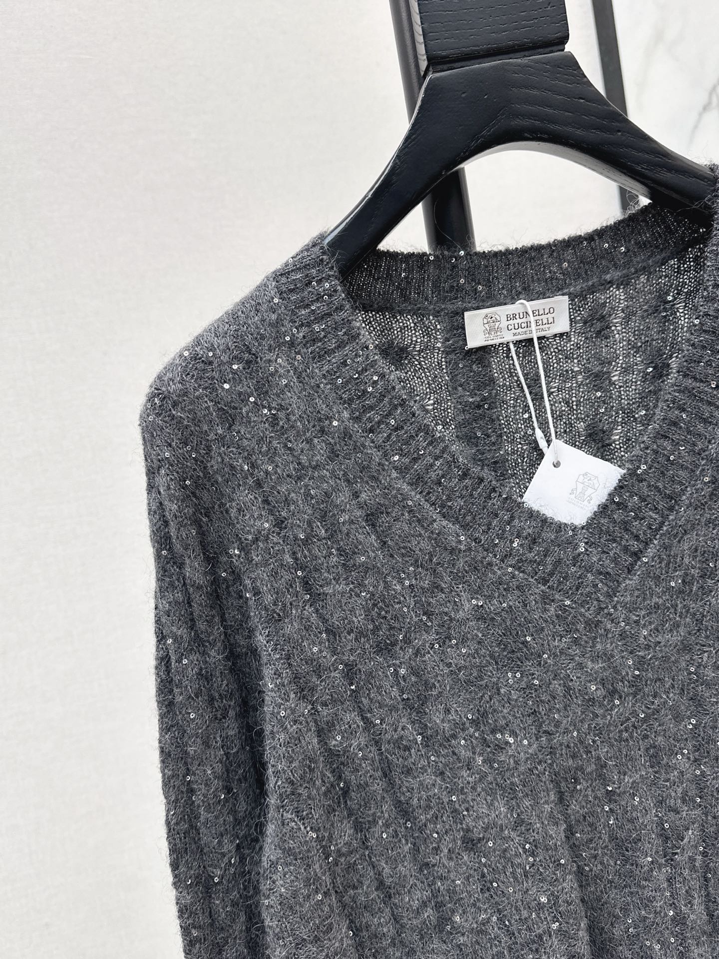 Brun NEW V-neck sweater