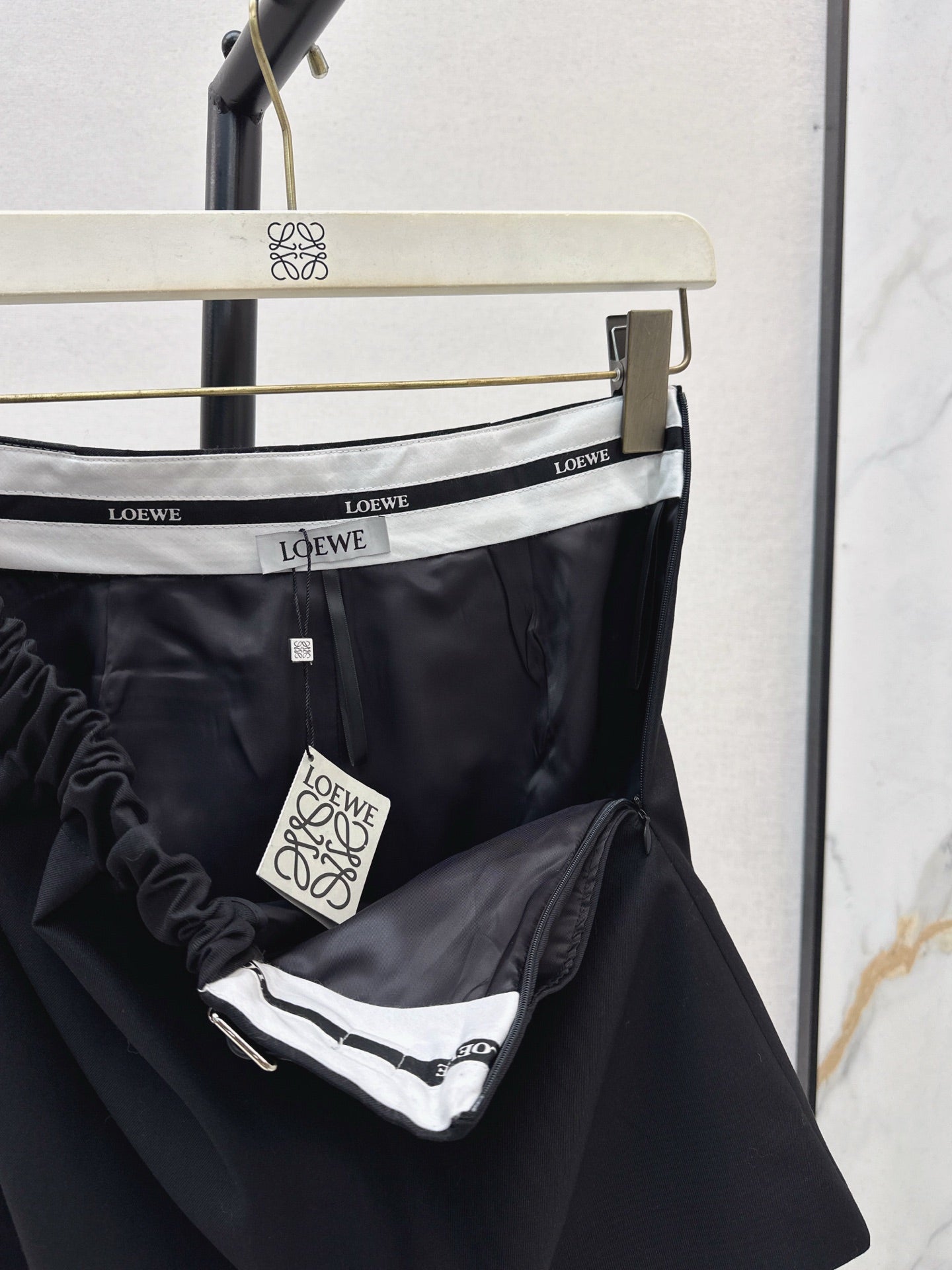 Loe NEW High-waisted skirt