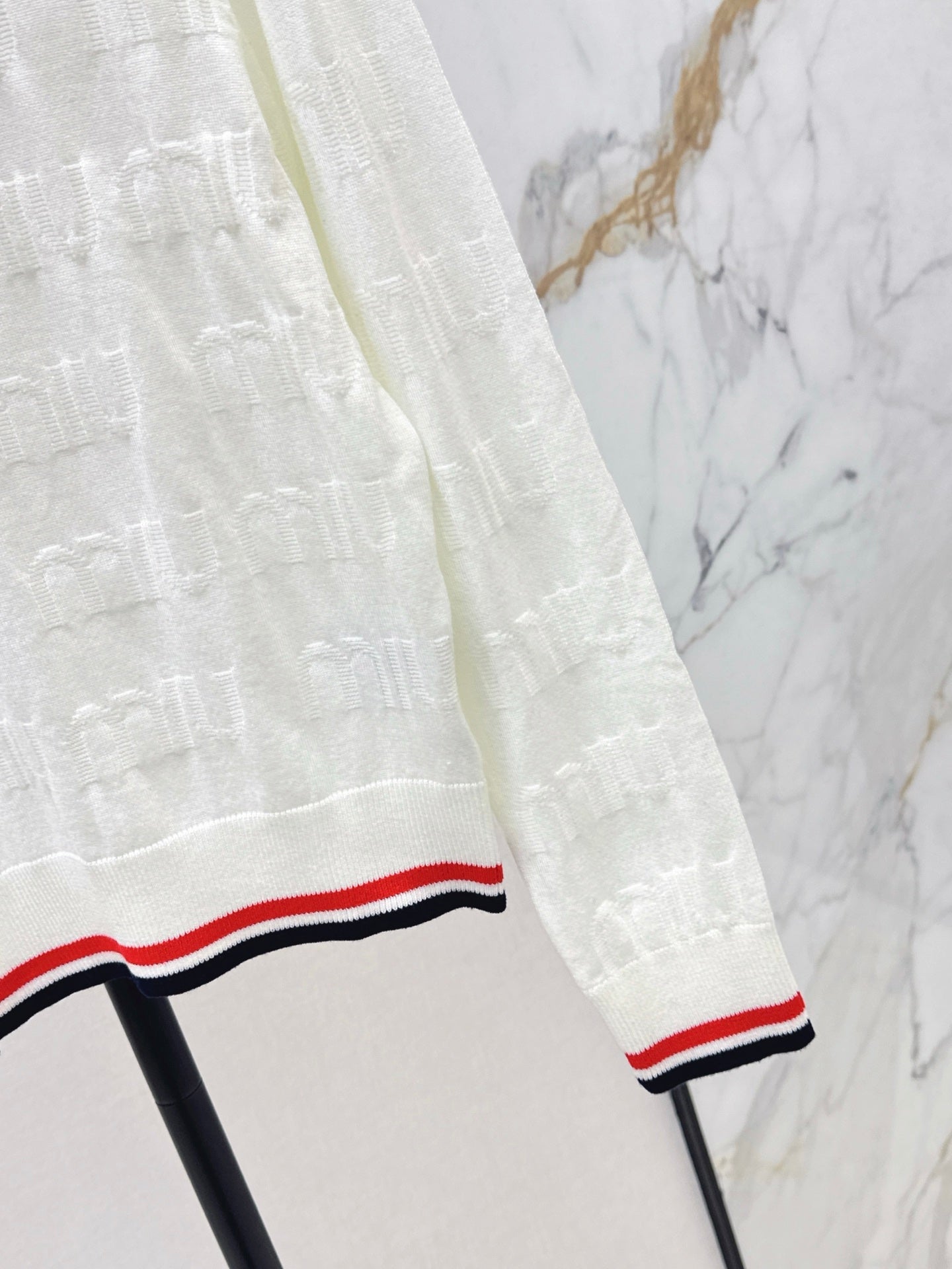 Miu NEW Knit a sweater